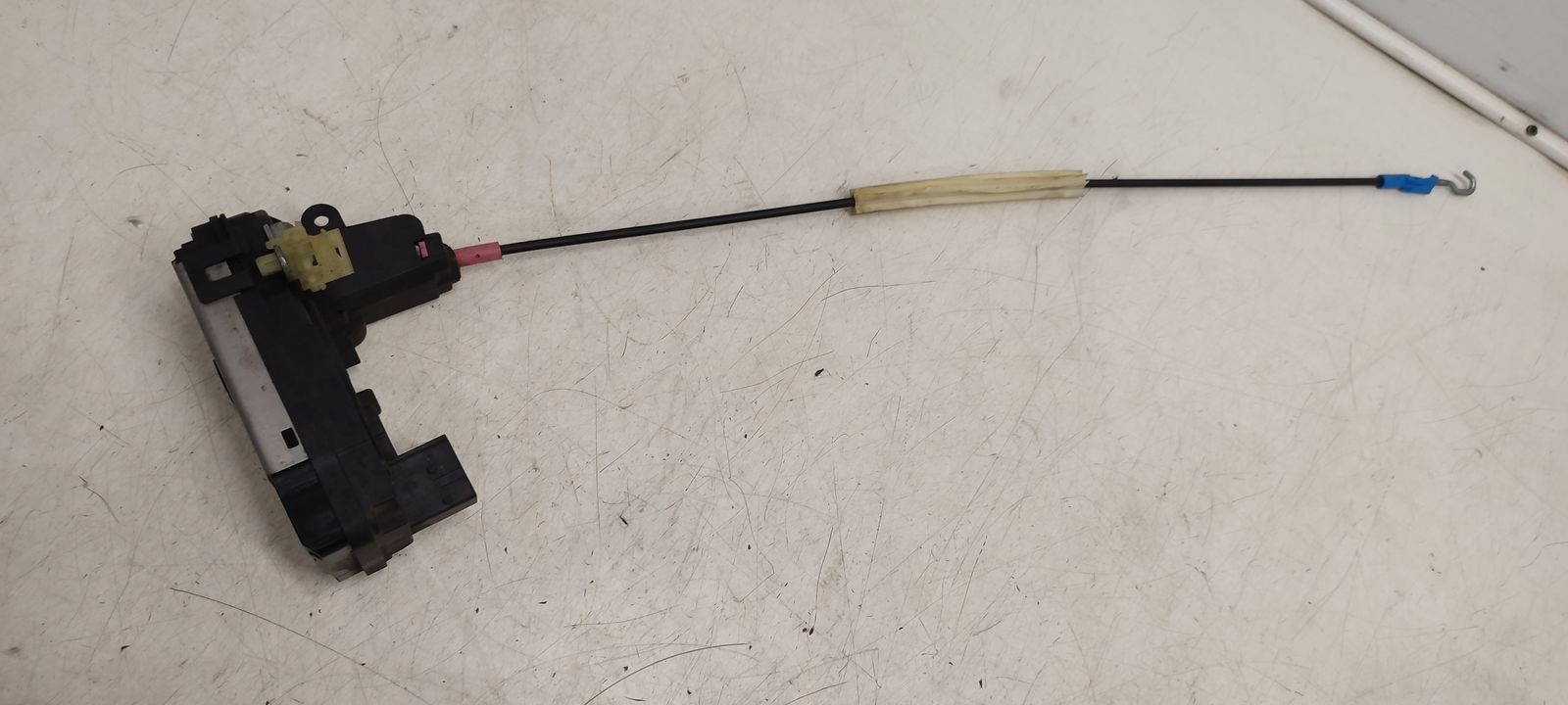 lock rear part rear left Opel Zafira B 1,9 CDTI