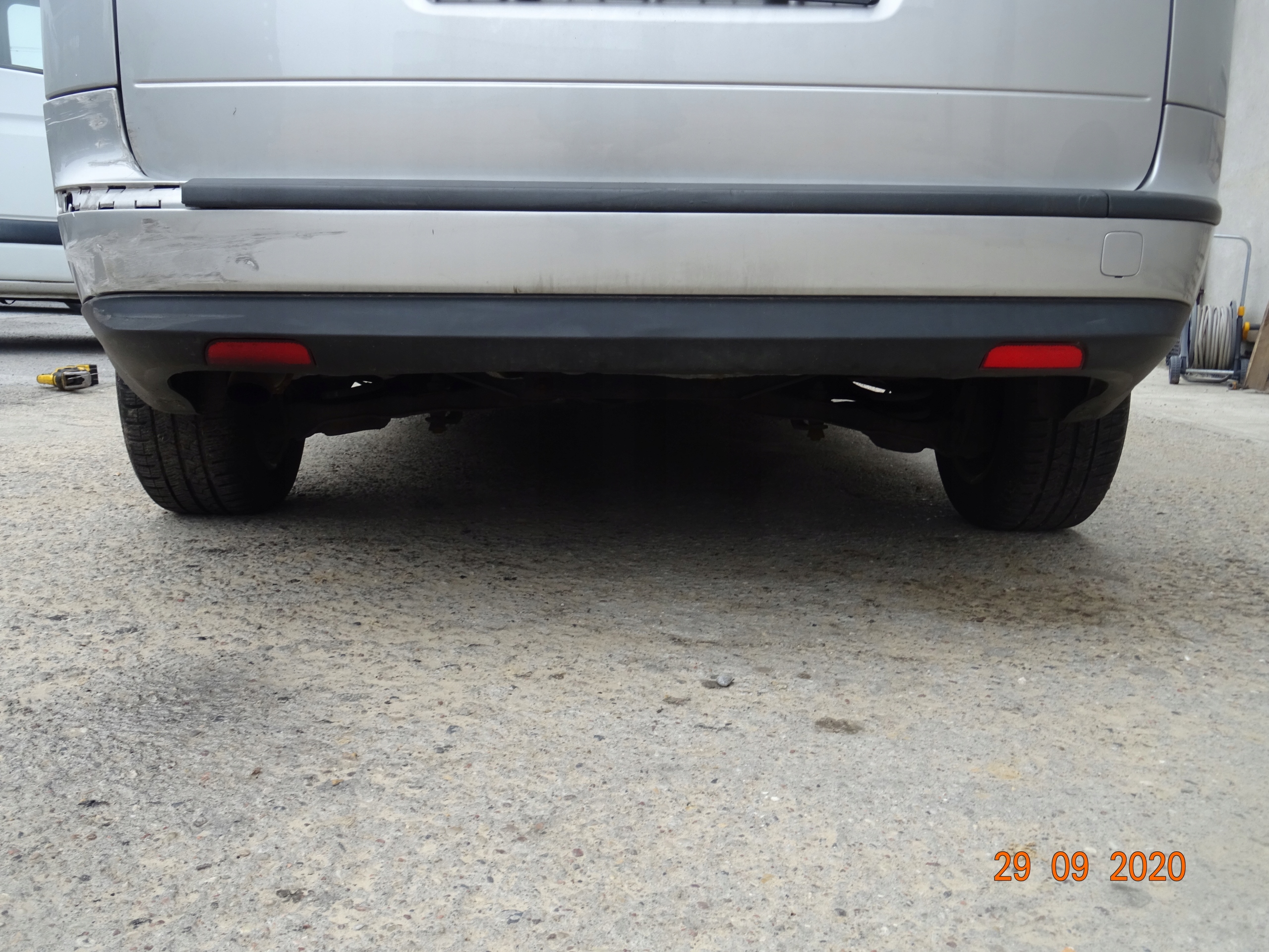 ZDERZAK TYLNY TYŁ FORD FOCUS MK2 KOMBI 03