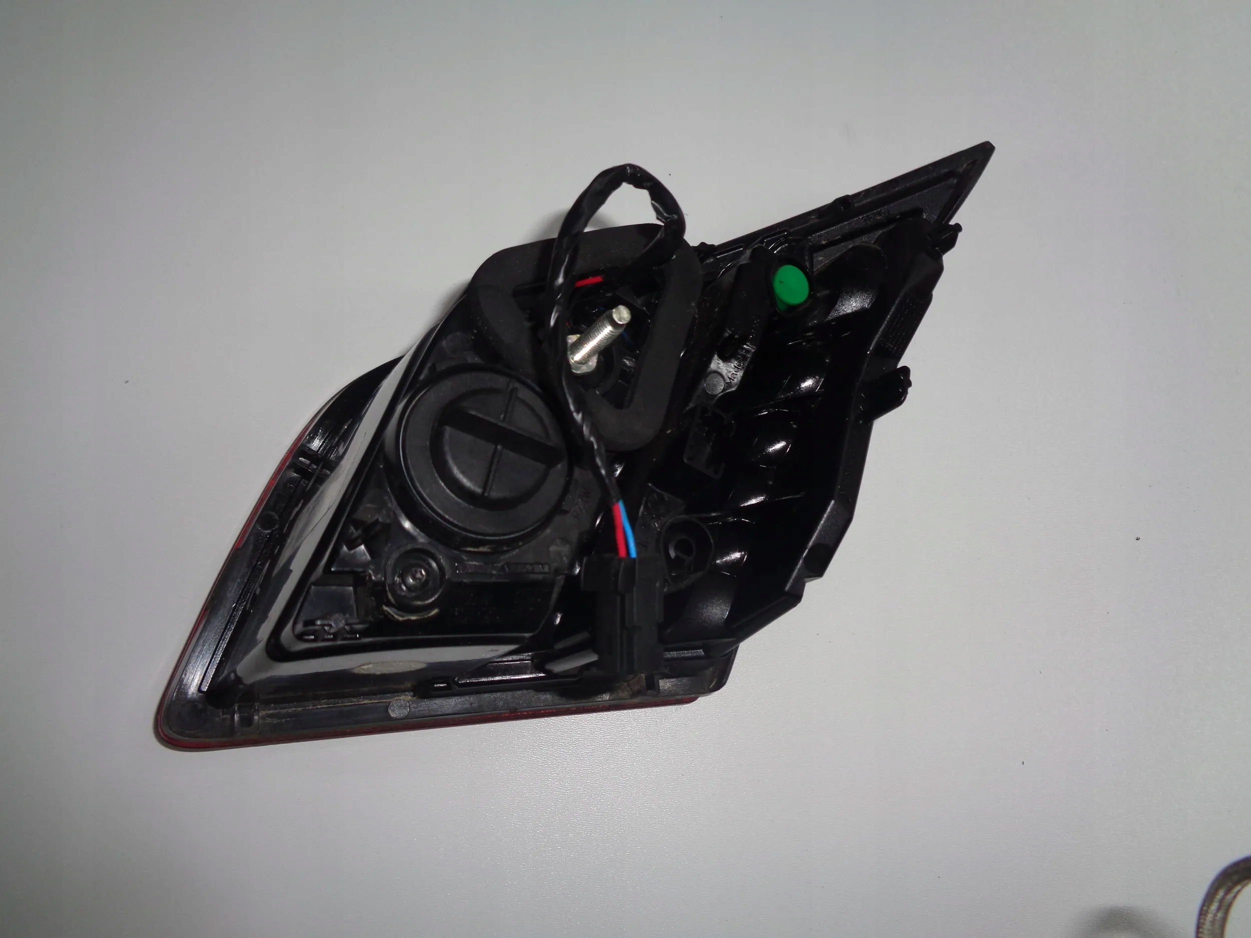 PEUGEOT 308 T9 light left rear part HB KLAPE damaged