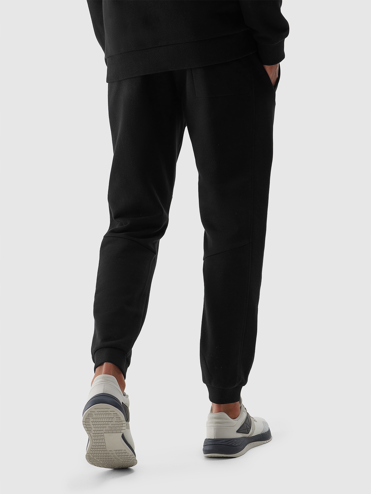 SPODNIE 4F MĘSKIE DRESOWE JOGGERY BAWEŁNIANE - CZARNE r. XL Kod producenta 4FWSS24TTROM645