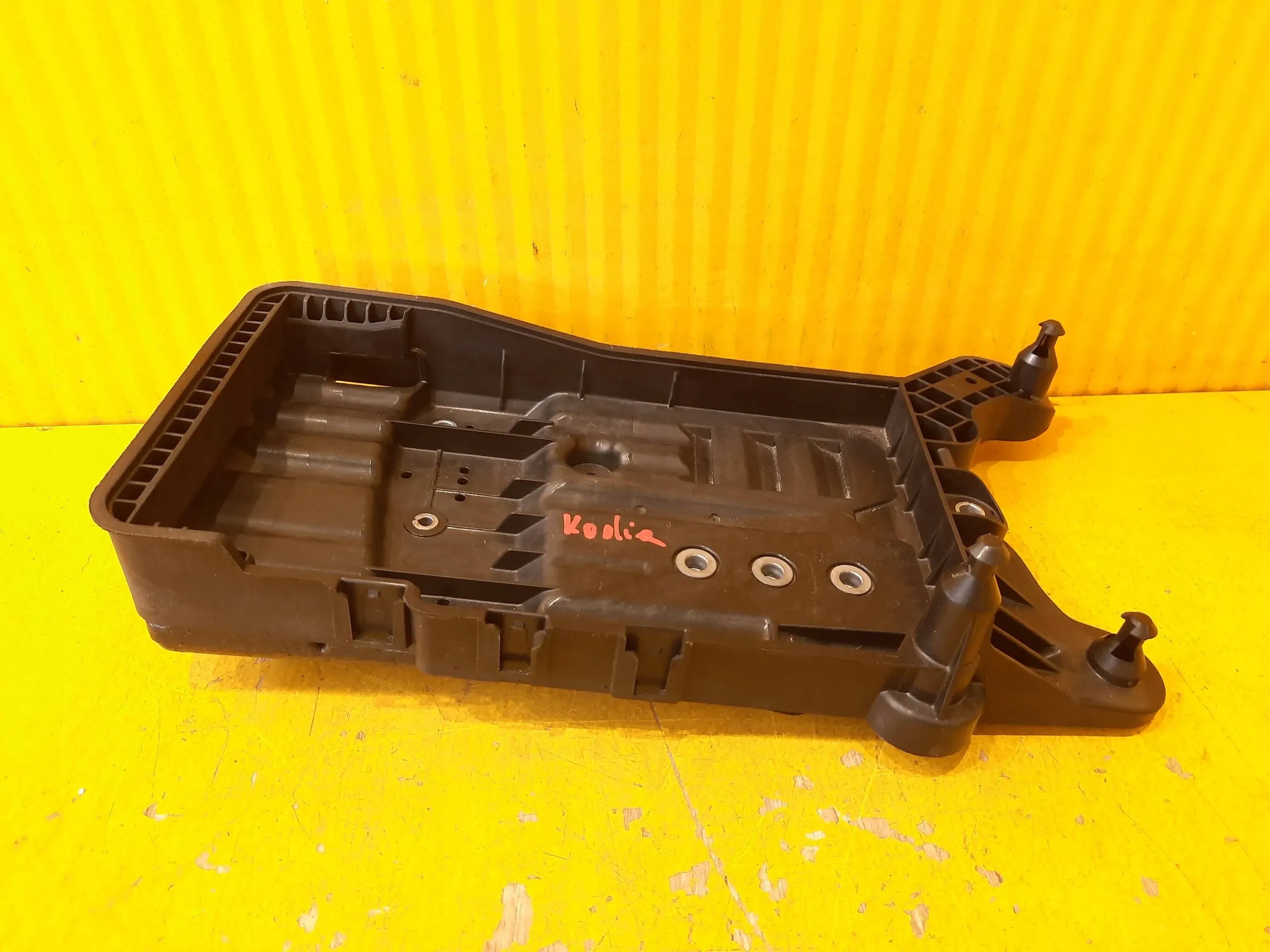 Skoda Kodiaq PODSTAWA AKUMULATORA 5QF915331C