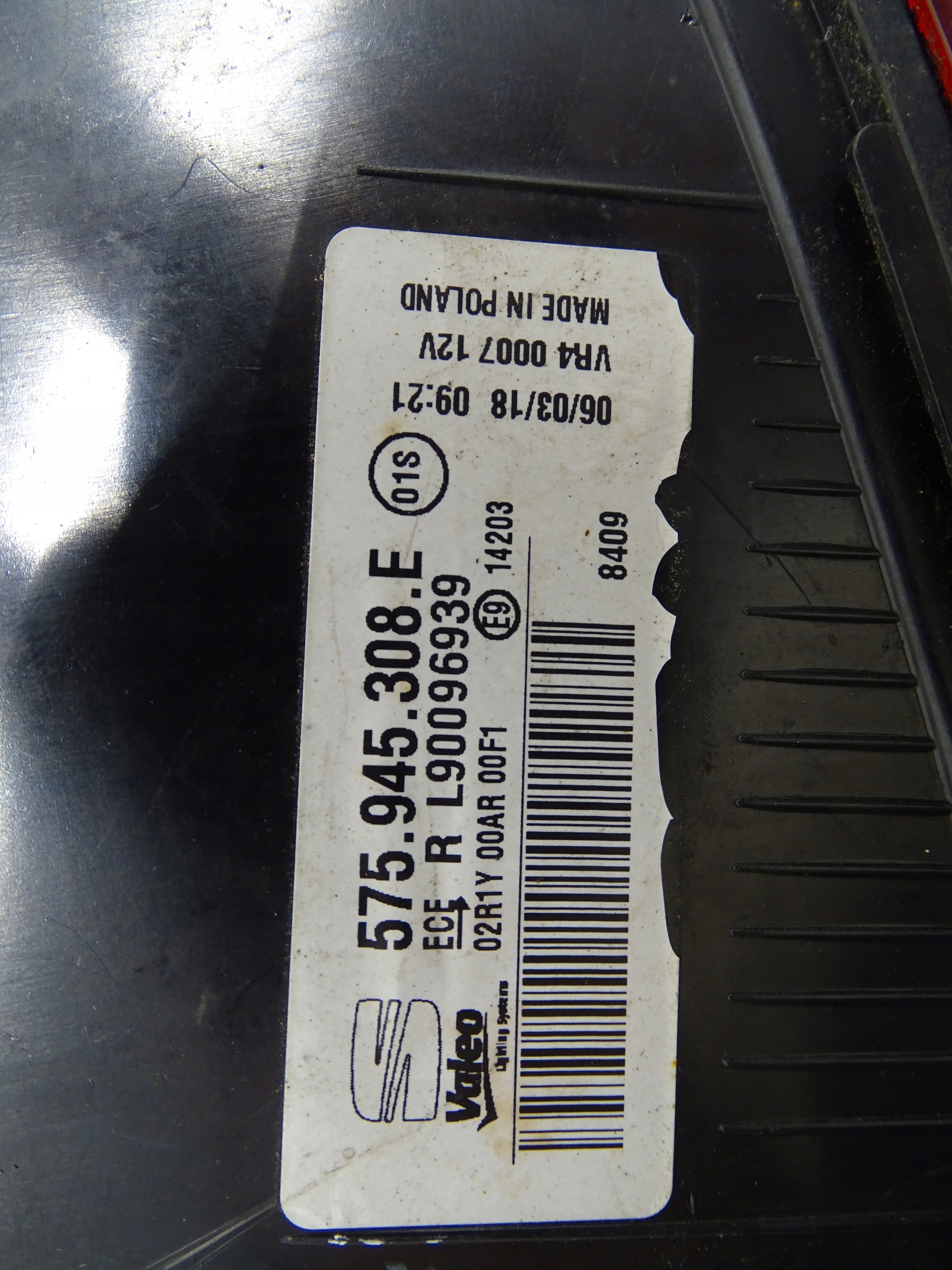 light to the bonnet right rear part rear SEAT ATECA 575945308E