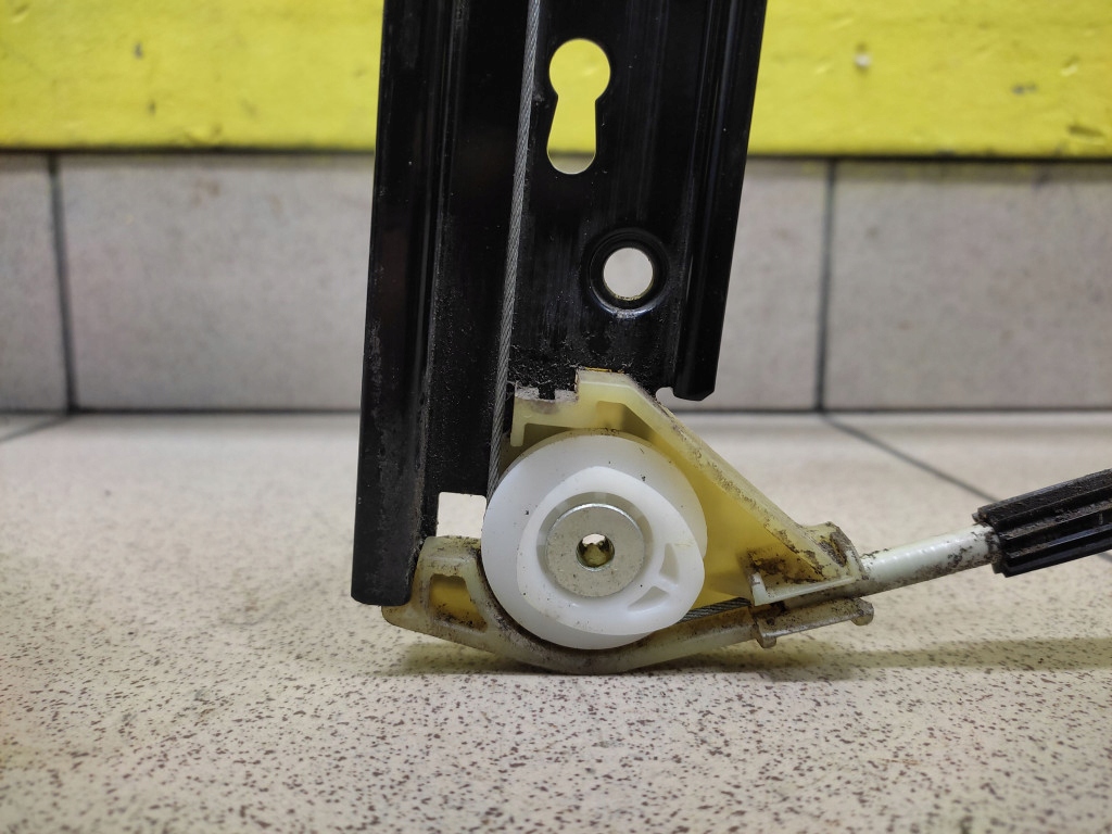 AUDI A6 C6 KOMBI window regulator right rear part