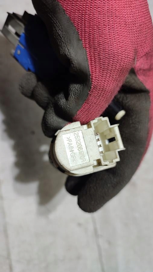 Sensor stop Dacia Duster und Lift 14r