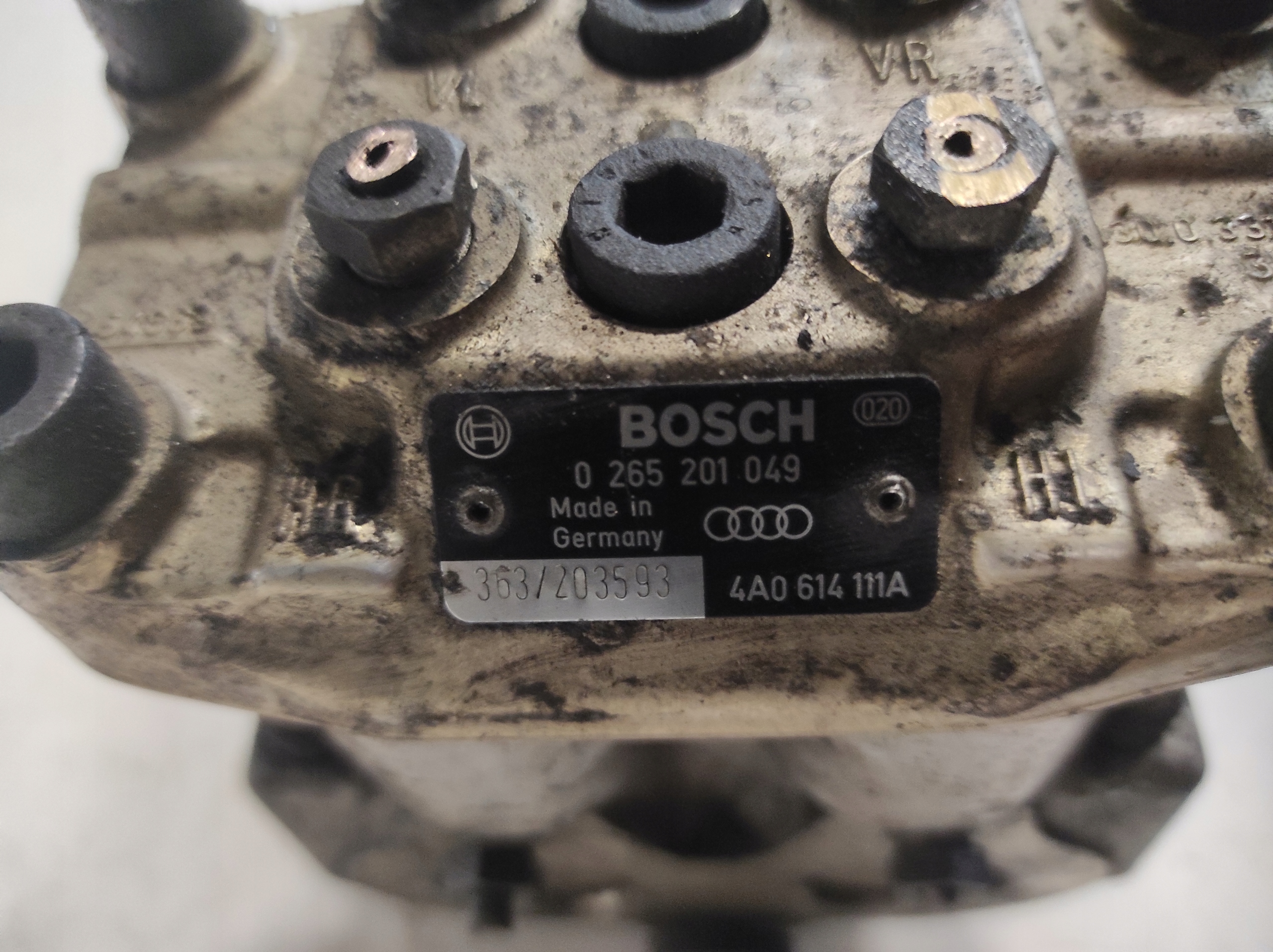 Audi A6 C4 2.5 TDI 4A0614111A 0265201049