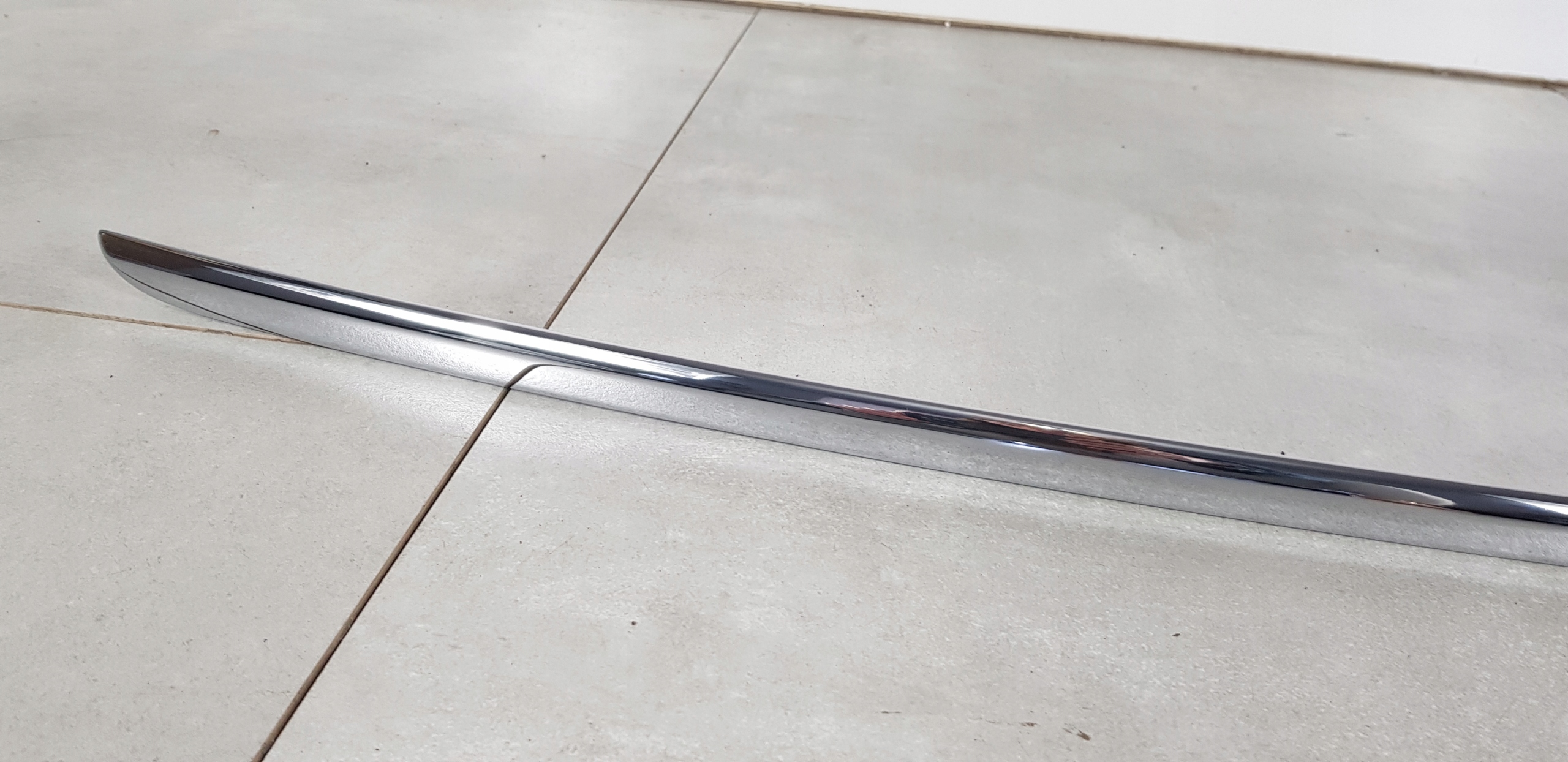 5E9064711A - SKODA OCTAVIA III УНИВЕРСАЛ ХРОМ ПЛАНКА ЗАСЛОНКИ 5E9