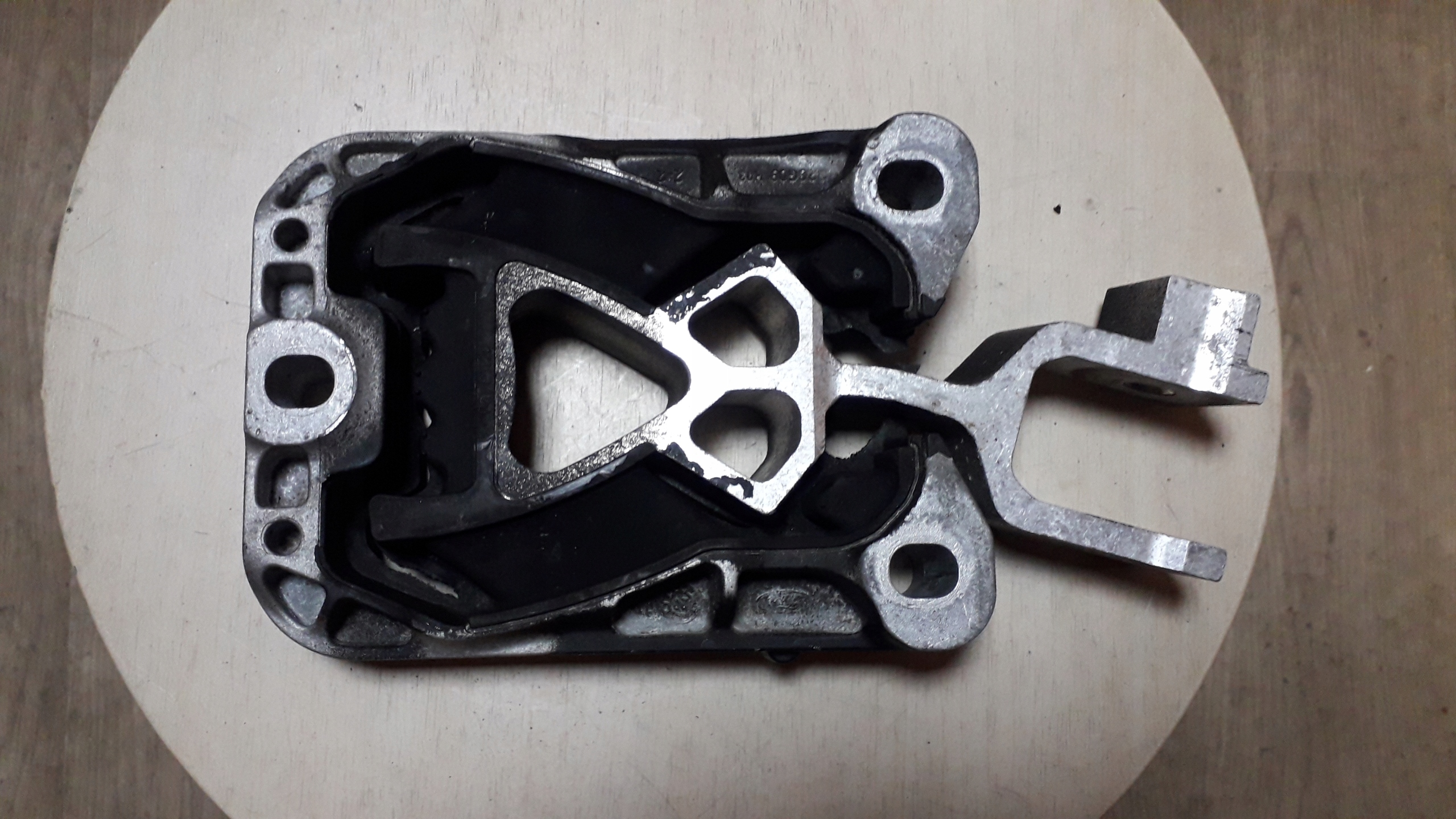 JX61-6P082-BE - FORD FOCUS MK4 1.5 TDCI ПОДУШКА ЛАПА КОРОБКИ