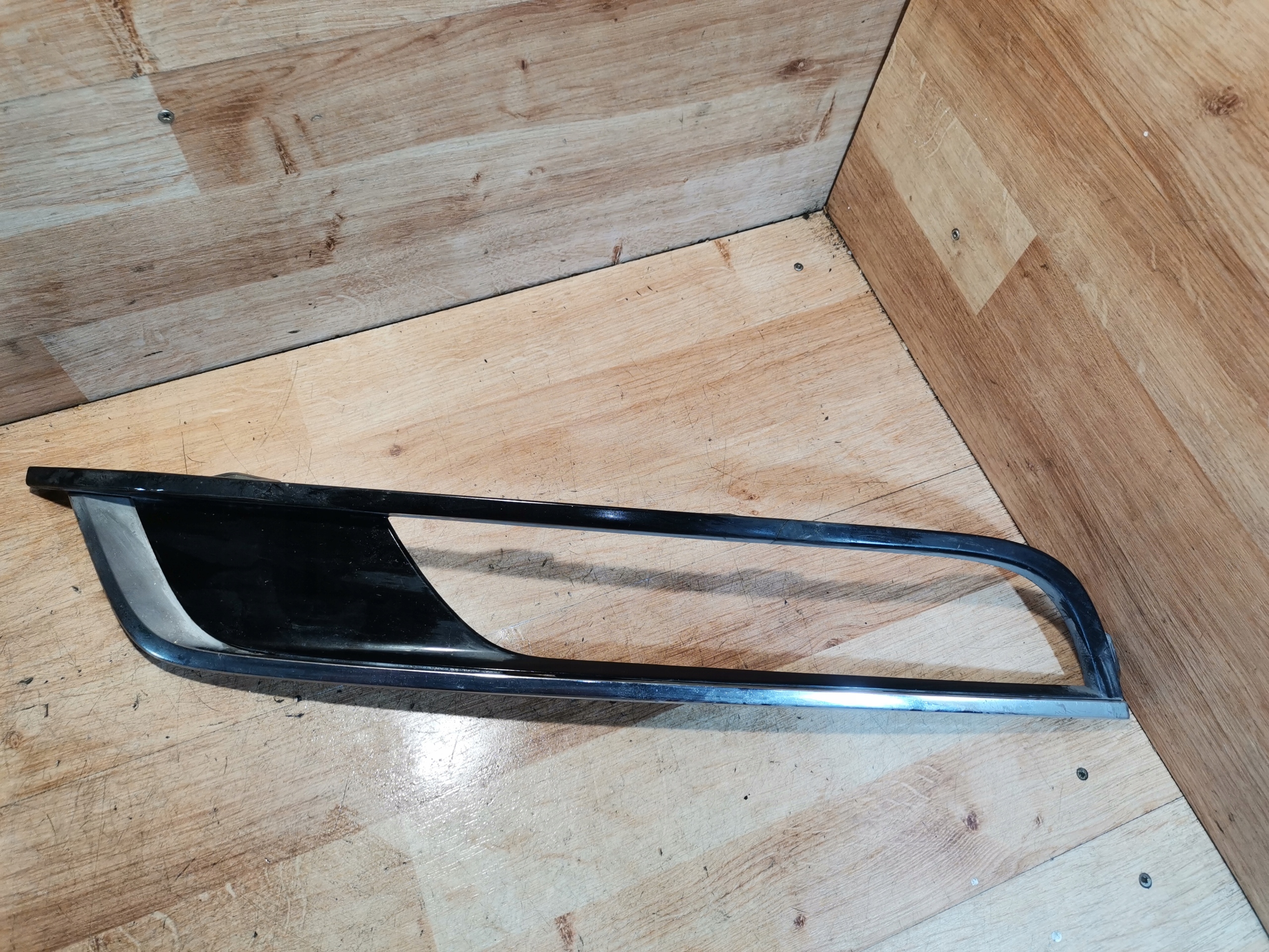 grid frame of a bumper left 3AA853211A VW PASSAT B7