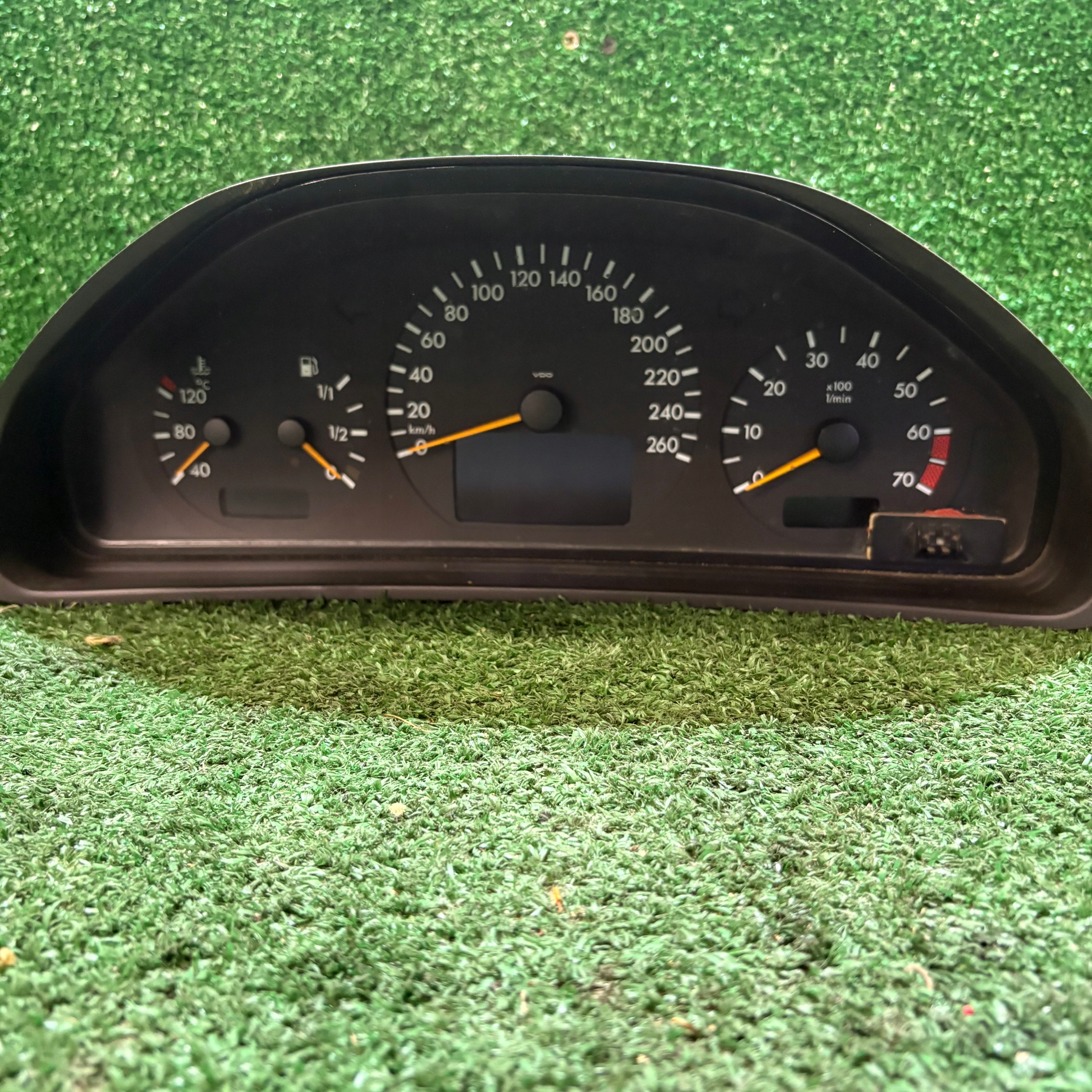 dials dials MERCEDES-BENZ E-KLASA W210 87001357