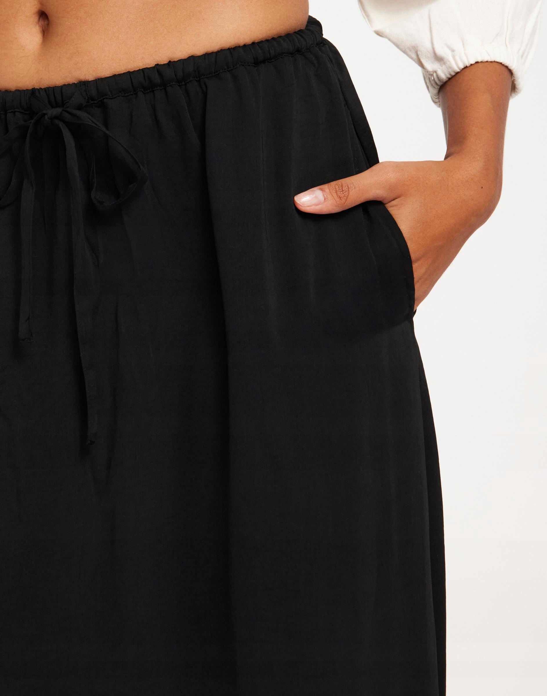 Vero Moda ulg CZARNA MAXI SPÓDNICA ROZKLOSZOWANA M NG5 Marka Vero Moda