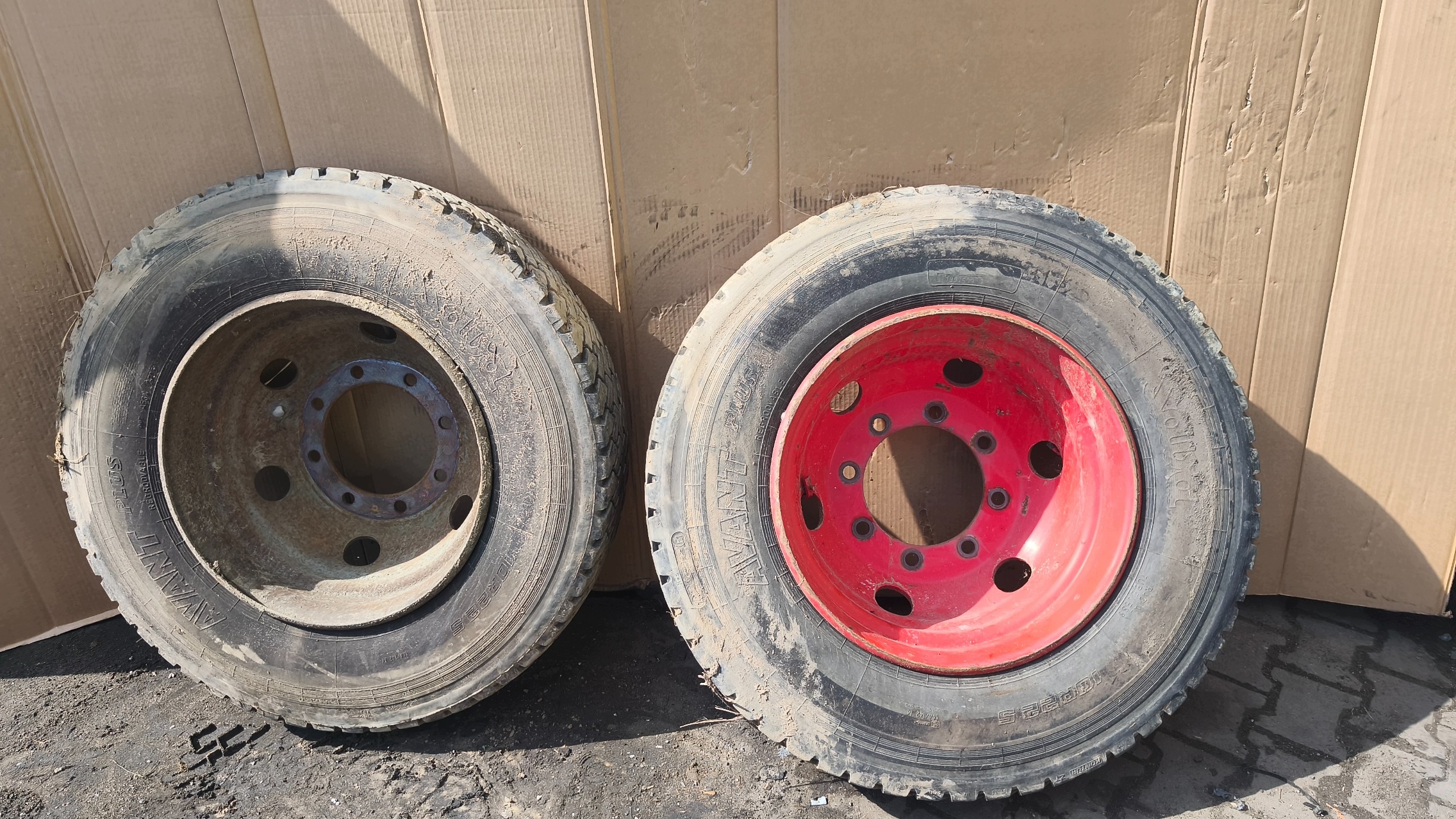 wheels tyres CIEZAROWE 2x SAWA AVANT plus 10R22.5