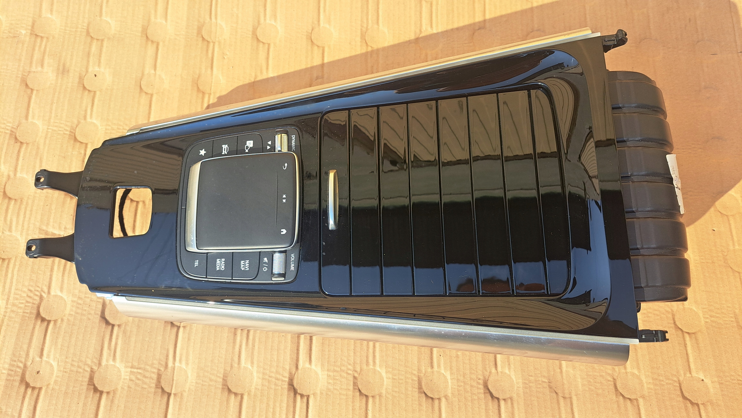 MERCEDES EQA H243 - ТУНЕЛЬ ПАНЕЛЬ Я ЇДУ