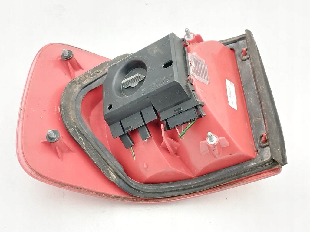 Audi 80 B4 sedan light right rear part rear