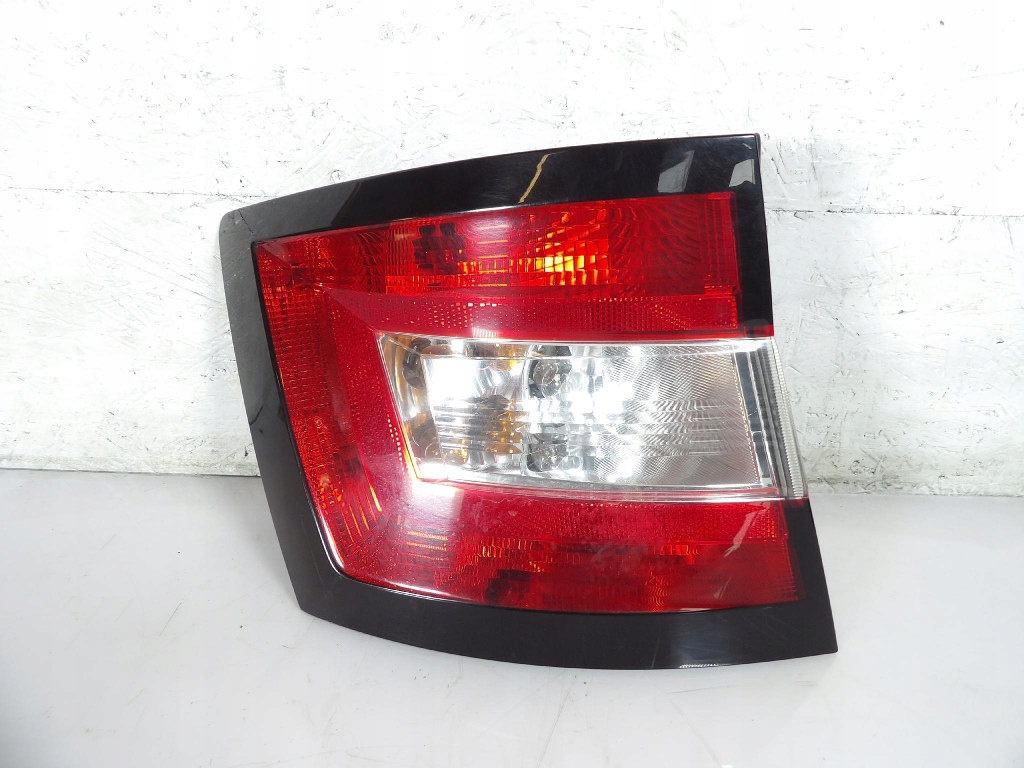 SKODA FABIA III 3 KOMBI light rear part left 6V9945095
