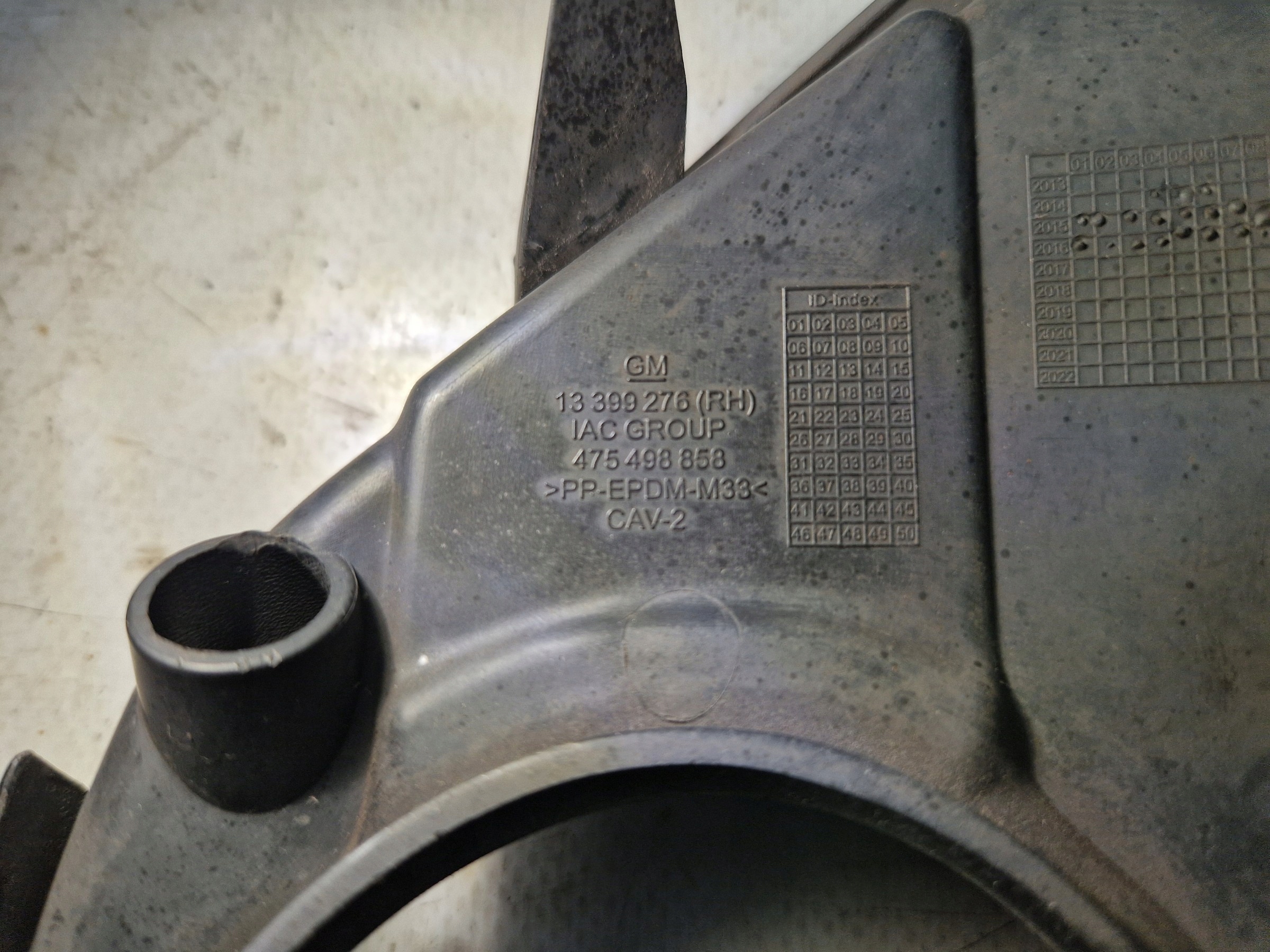 OPEL CORSA E grid of a bumper right front CHROM 13399276
