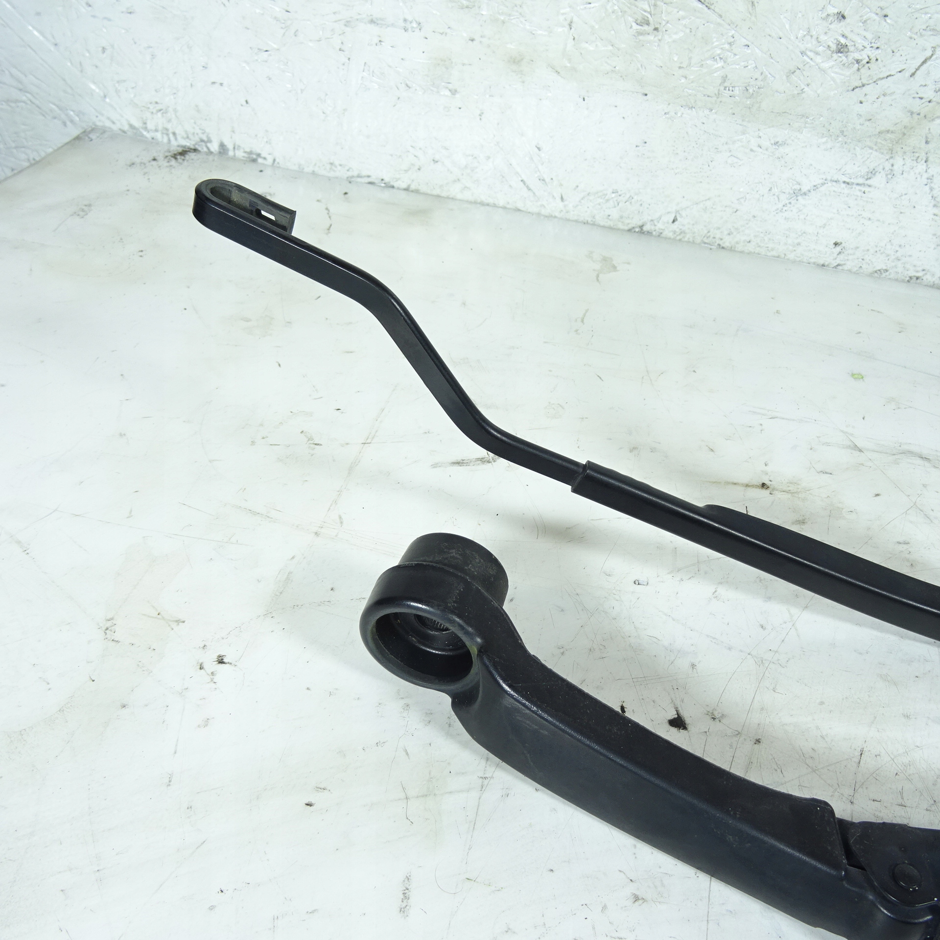 HYUNDAI I20 II wiper arm front