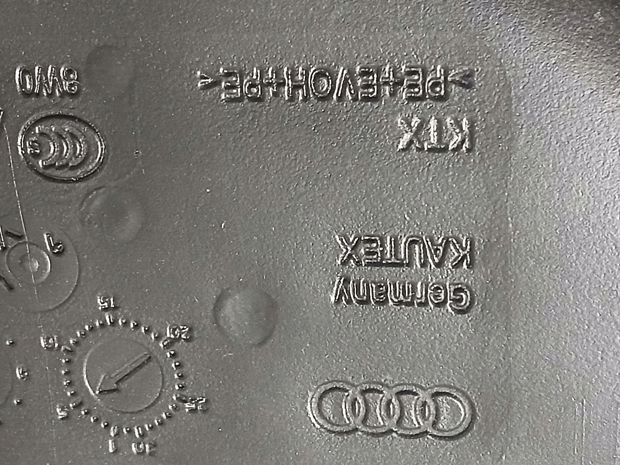tank AUDI A4 B9 16- 8W0 8W02014WD