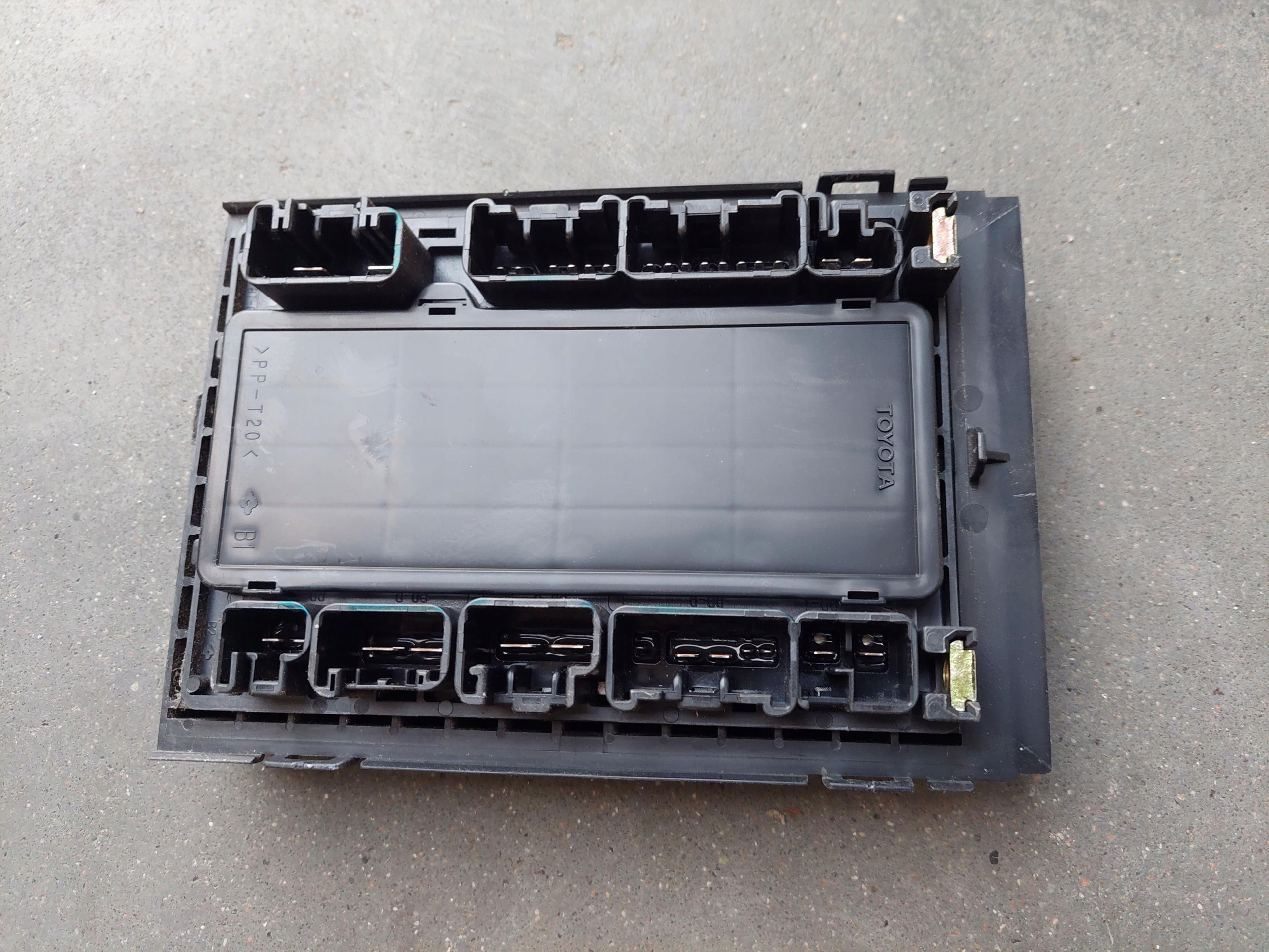 module control unit of spoiler cover LEXUS RX II 400 RX400 H 3.3