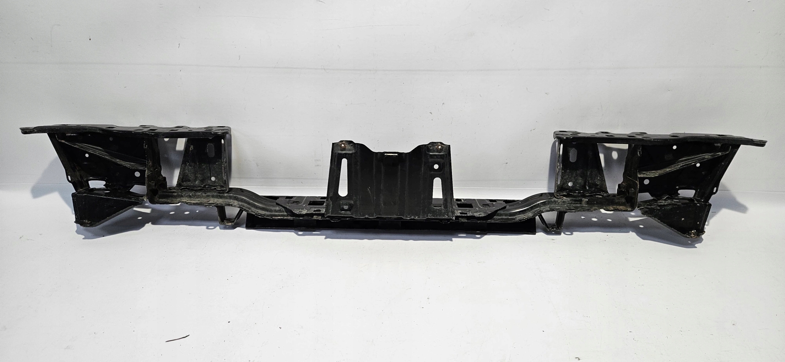 BELKA TYLNA STOPIEŃ TYŁ TOYOTA HILUX VIII 15- Wersja Europejska