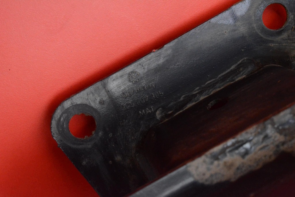bumper support rear part rear pillar 3C5807305 VW PASSAT B6 sedan 05-10
