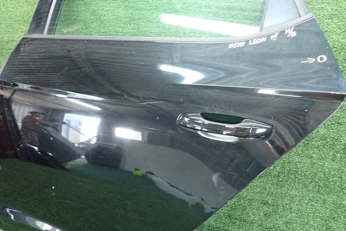 SEAT LEON III HB door left rear. rear part