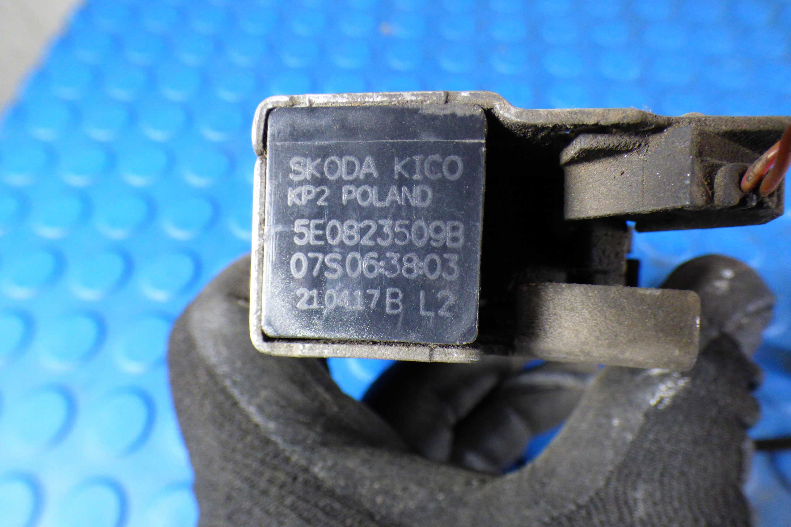 bonnet latch lock 5E0823509B st.BDB original SKODA OCTAVIA III