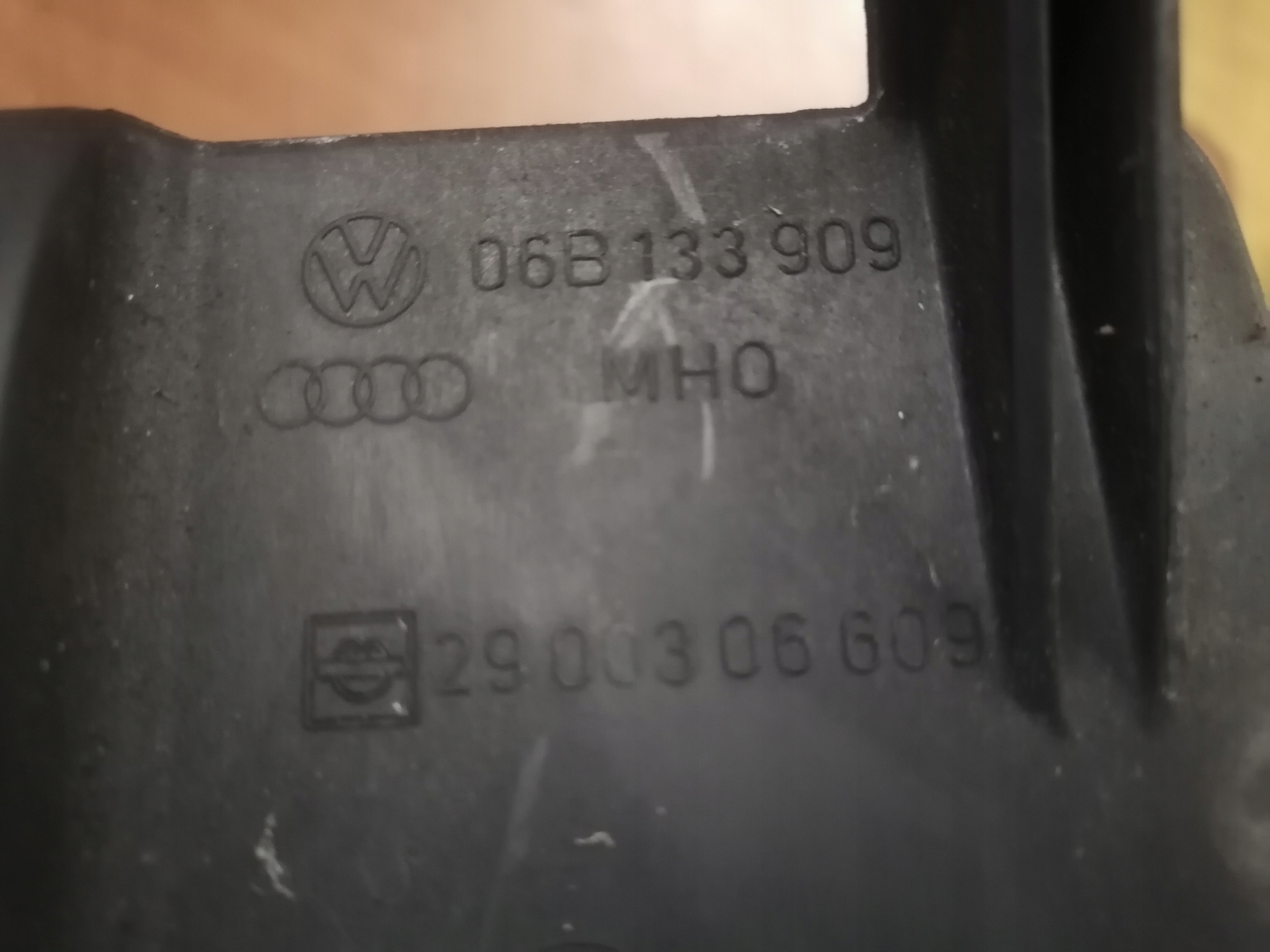 06B133909 AUDI A4 B6 2.0 tank vacual