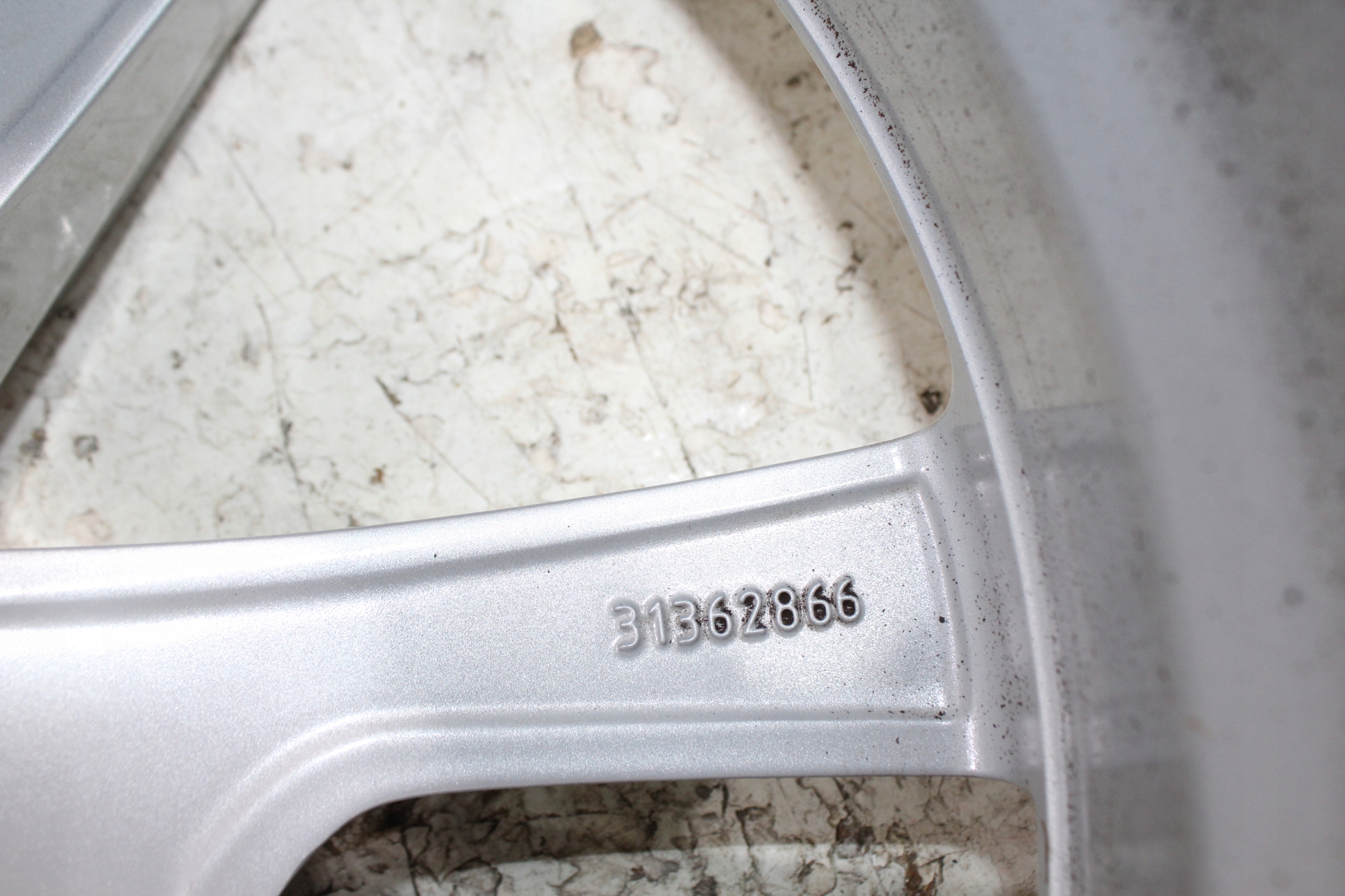 Volvo hliníkový disk 18 31362866