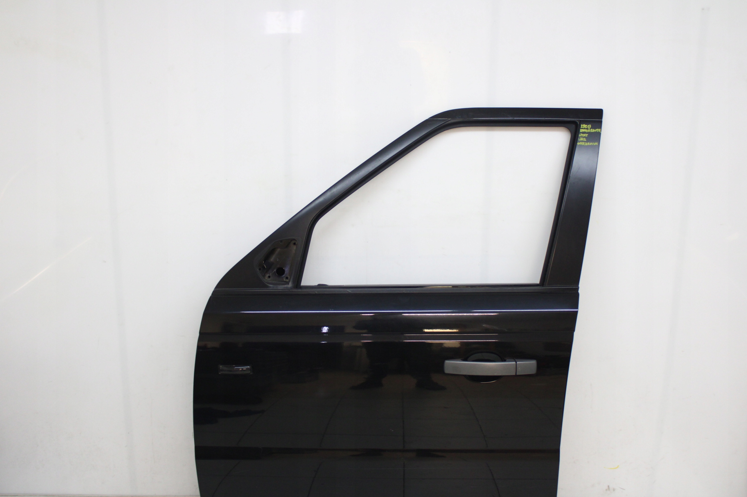 Range Rover Sport L320 05R- дверь левая передняя
