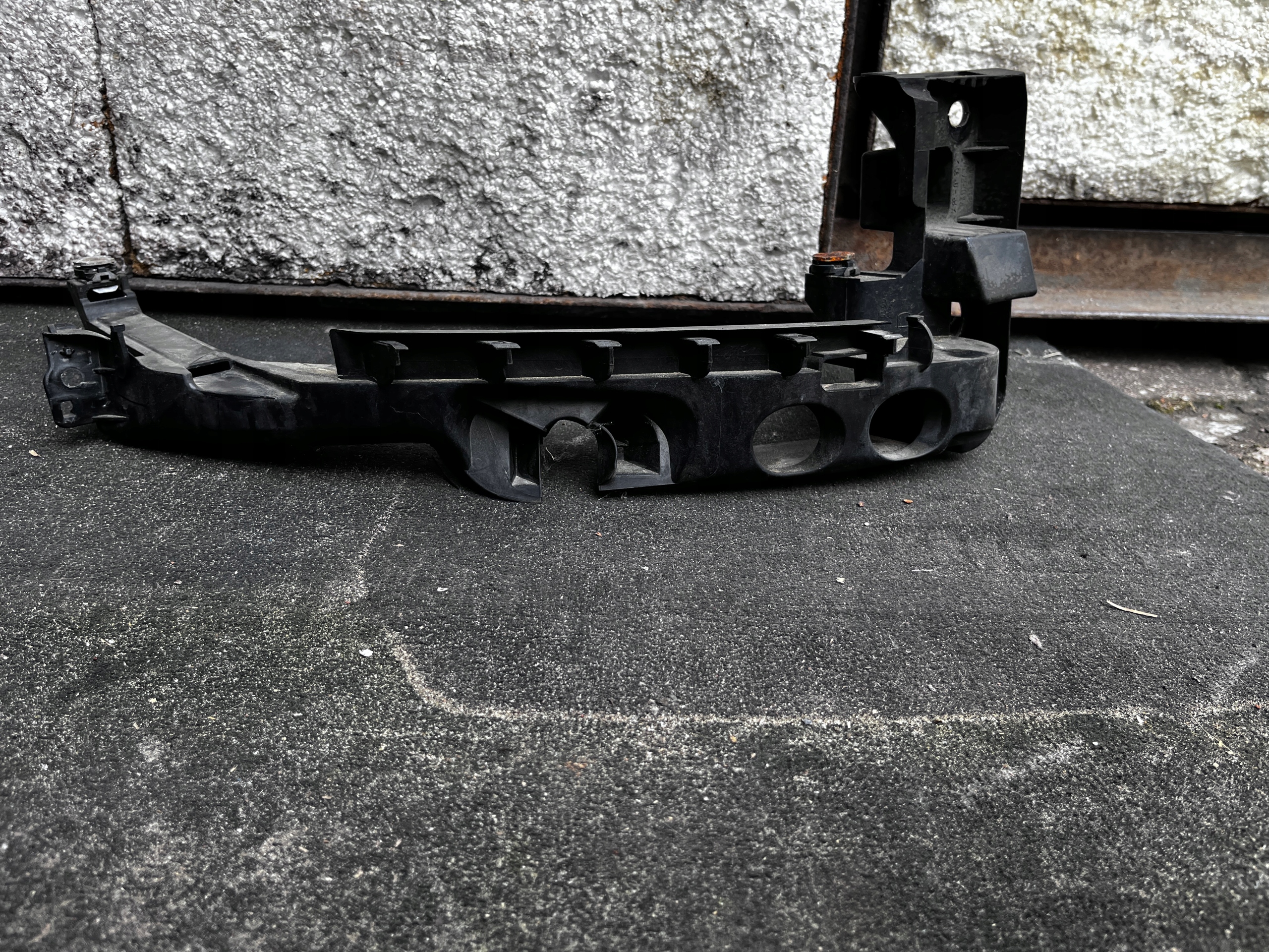 145 AUDI A3 8P LIFT 2008-2012 ŚLIZG LAMPY PRAWY 8P0805608