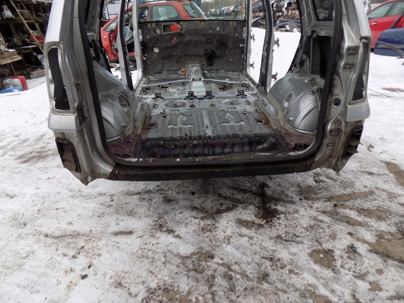 TOYOTA RAV4 II 5D 1D4 Pas tylny wanna podloga