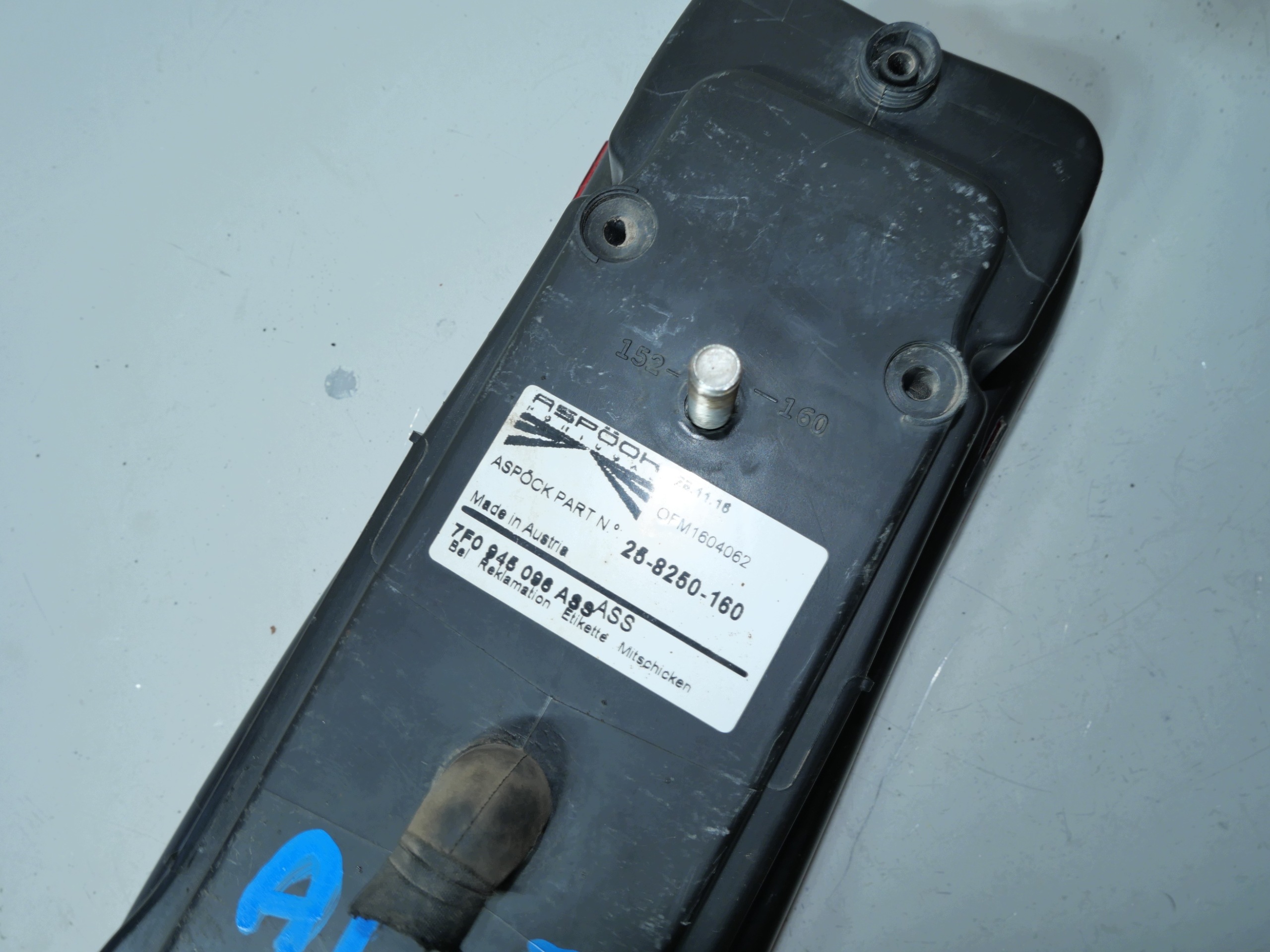 light right VW T5 T6 CRAFTER rear part 7f0 945 096A