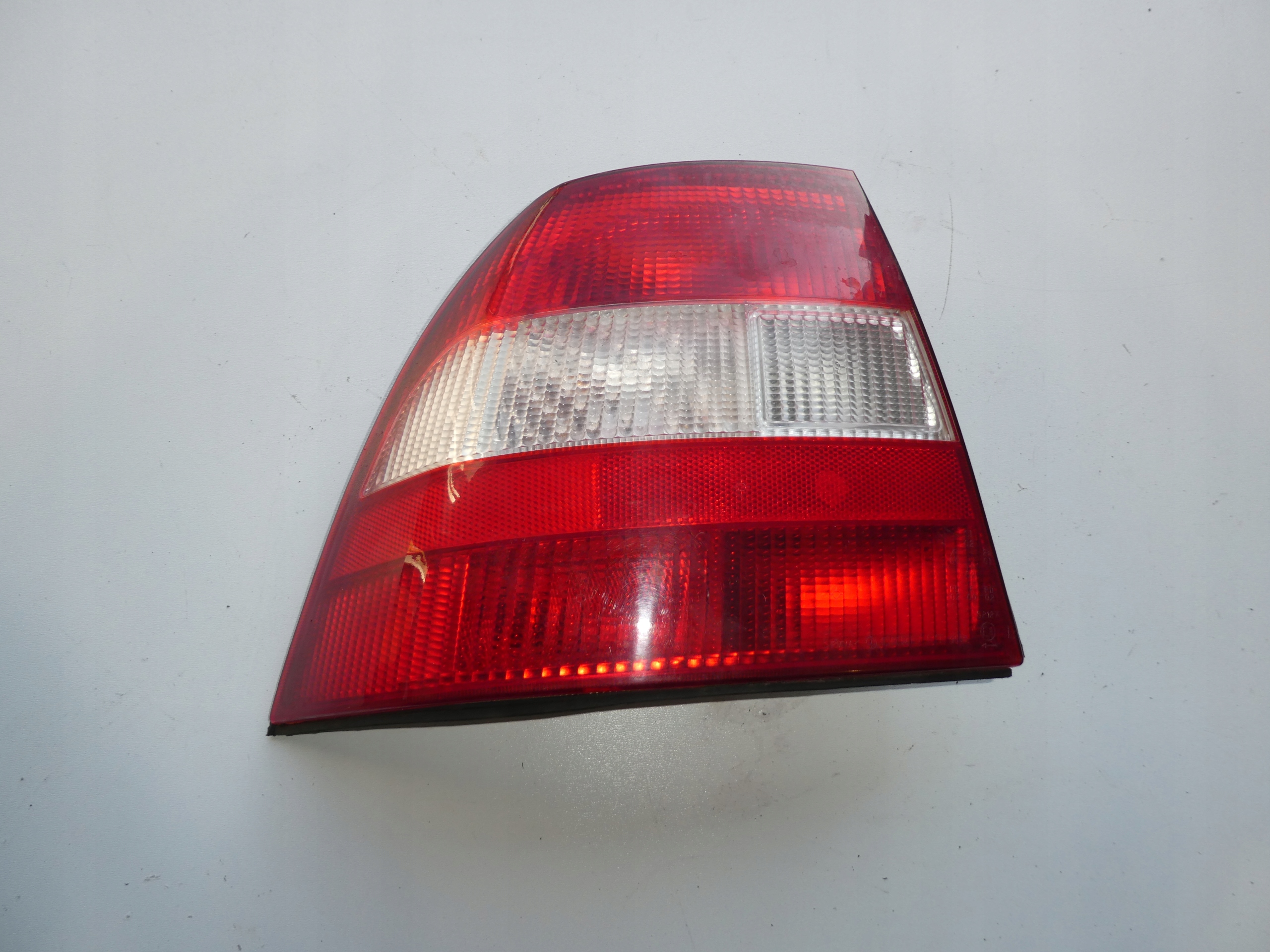 light left rear part rear OPEL VECTRA B 90568047