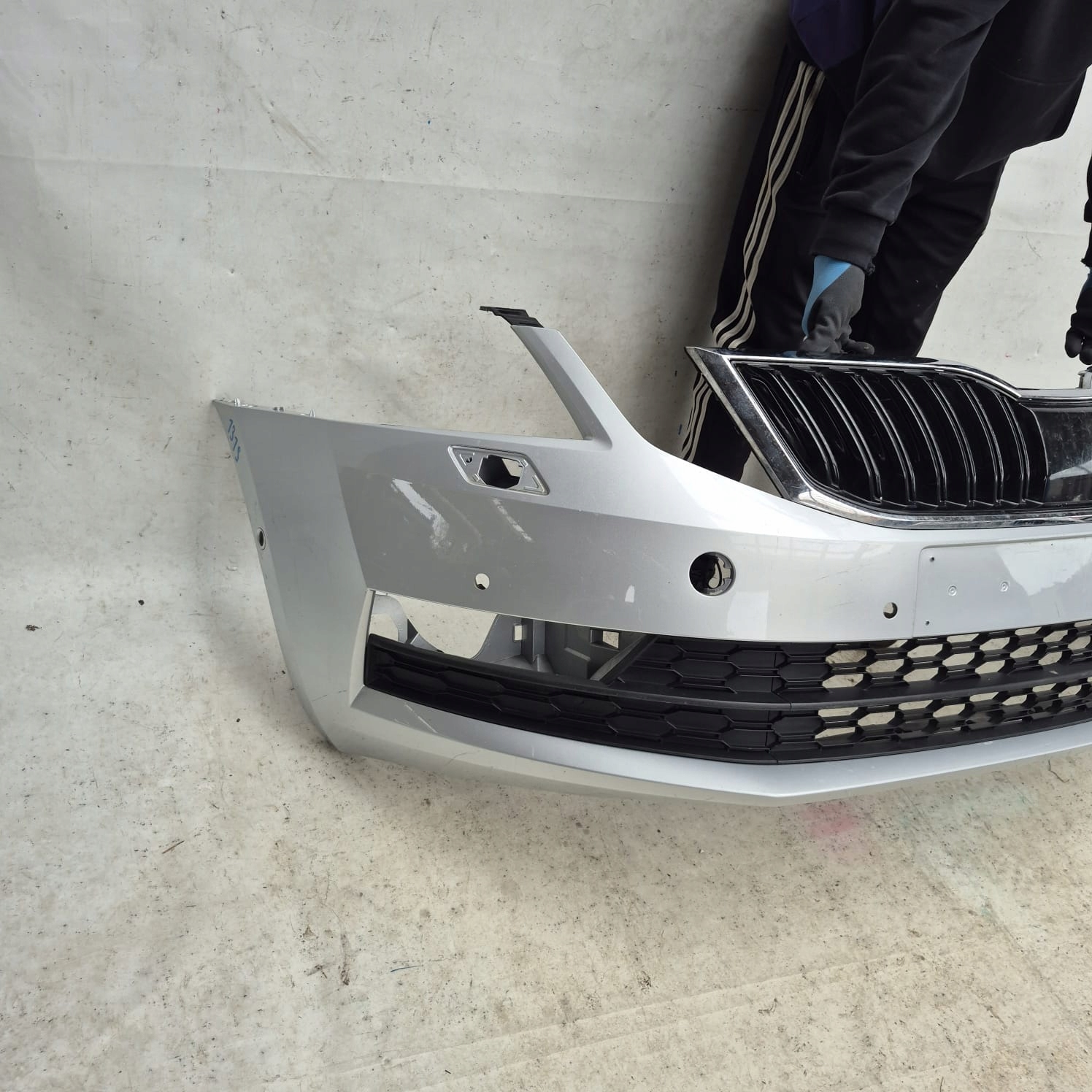 SKODA OCTAVIA III LIFT 17- bumper front front SPR PDC 5E0807221N
