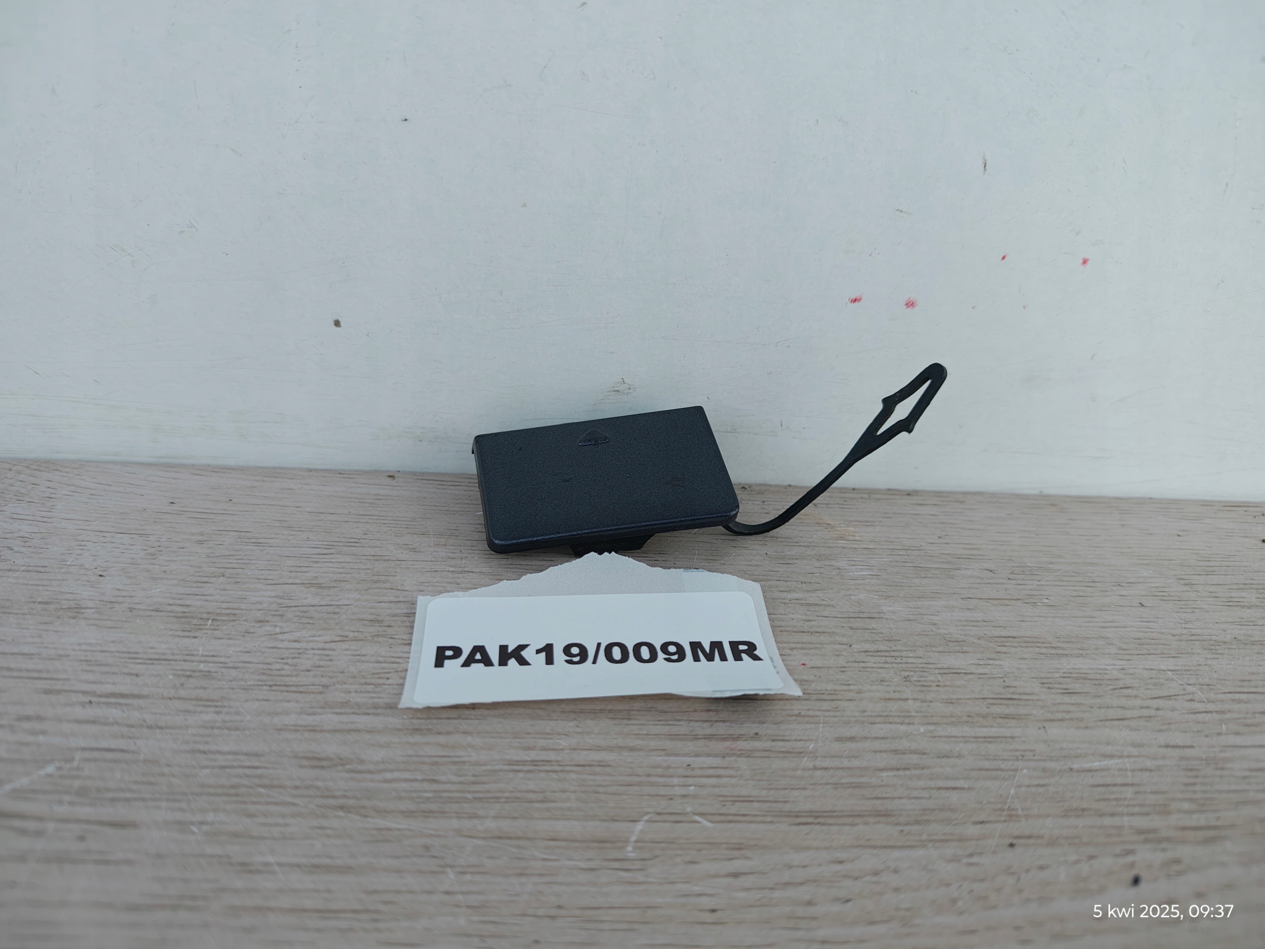 BMW 1 E87 E81 Abschleppöse der Stoßstange vorne 04-07 ROK PAK19/009MR