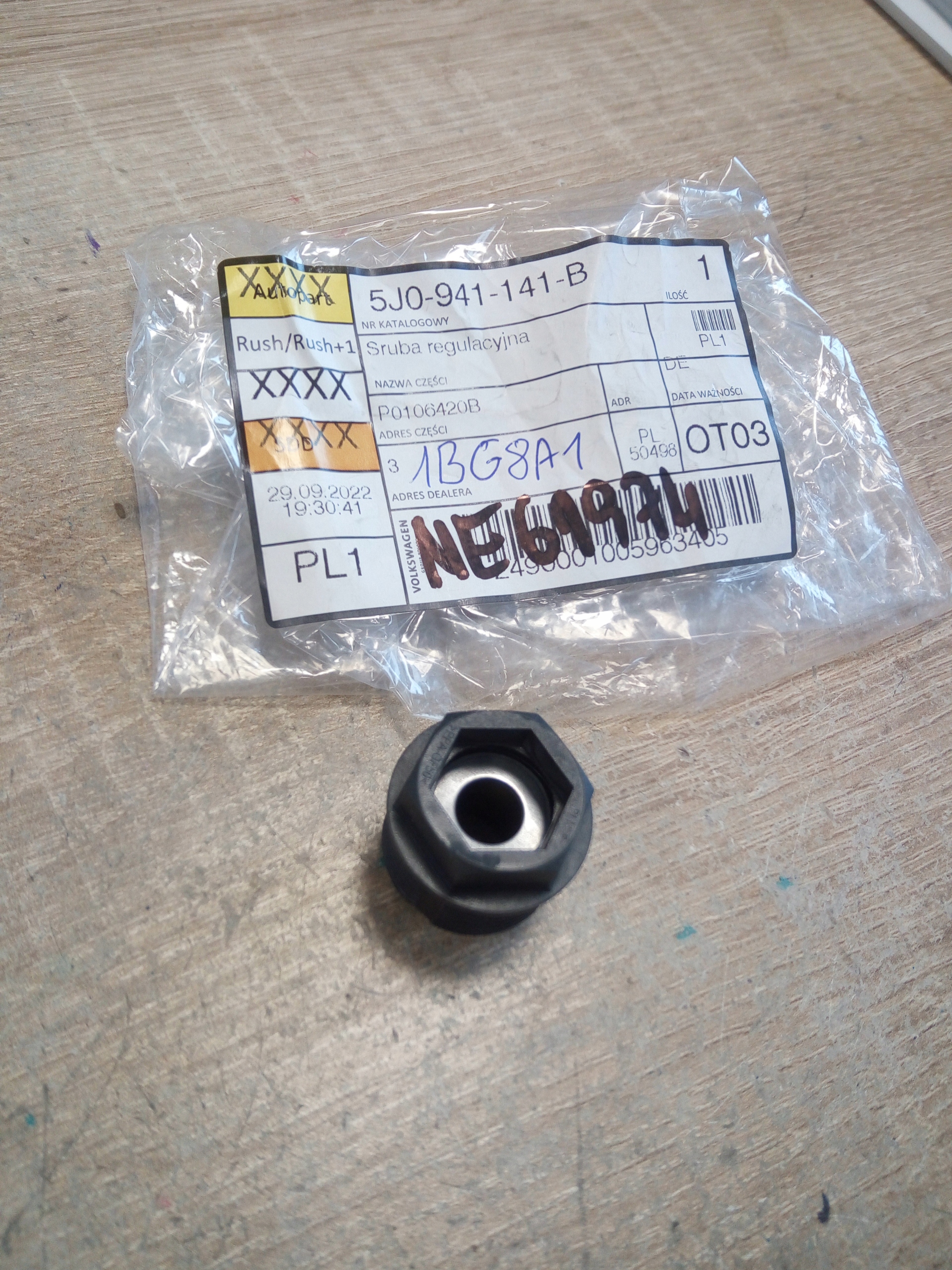 UCHWYT ŚRUBA REGULACJA REFLEKTORA AUDI ORYG.*