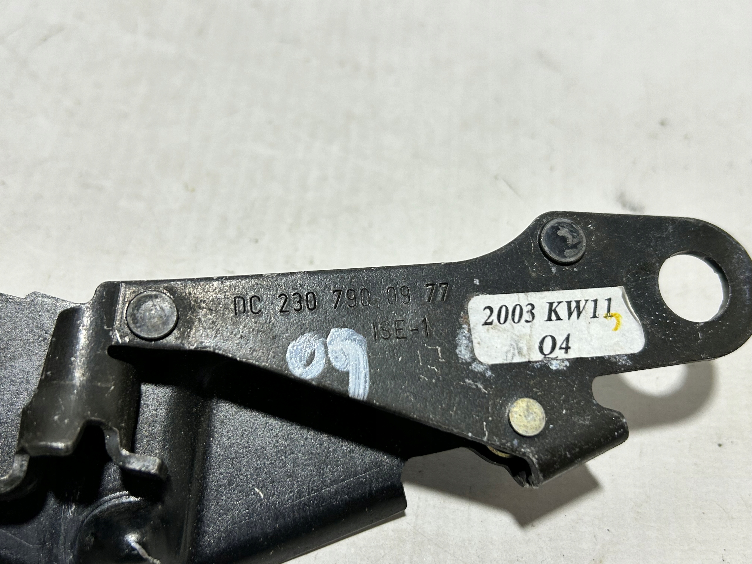 MERCEDES SL R230 lock roofs left 2307900977