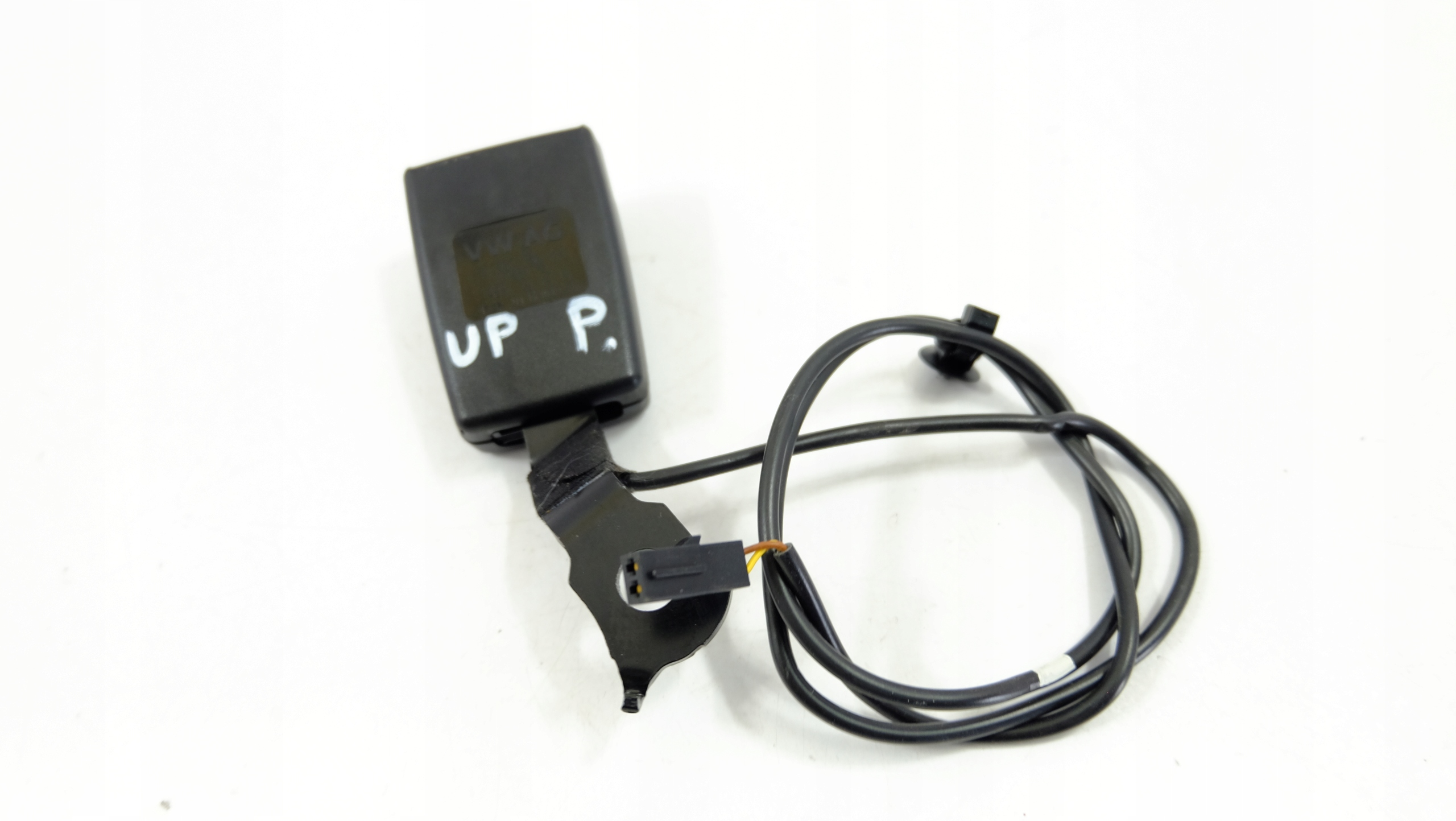 vw UP ремень безопасности правый передний 1S0857756