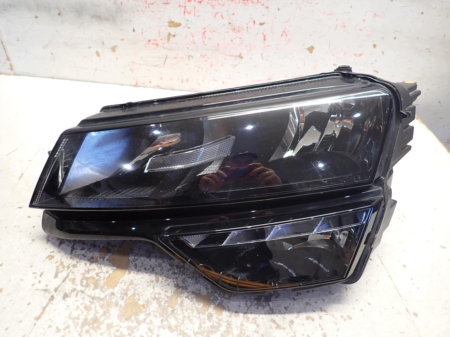 light front front left SKODA KAROQ 2018- 57B941015A
