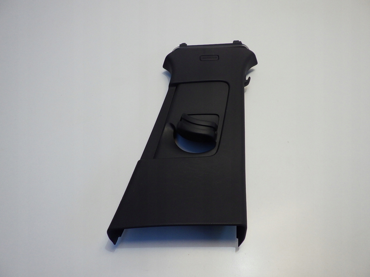 81A867244 - AUDI Q2 81A 2021 кришка обшивка правої стійки