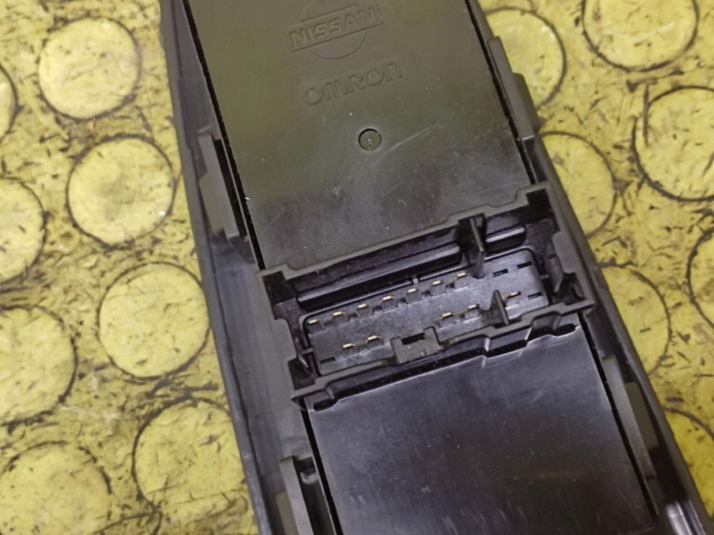NISSAN PRIMERA P12 window control switch 25401AV640