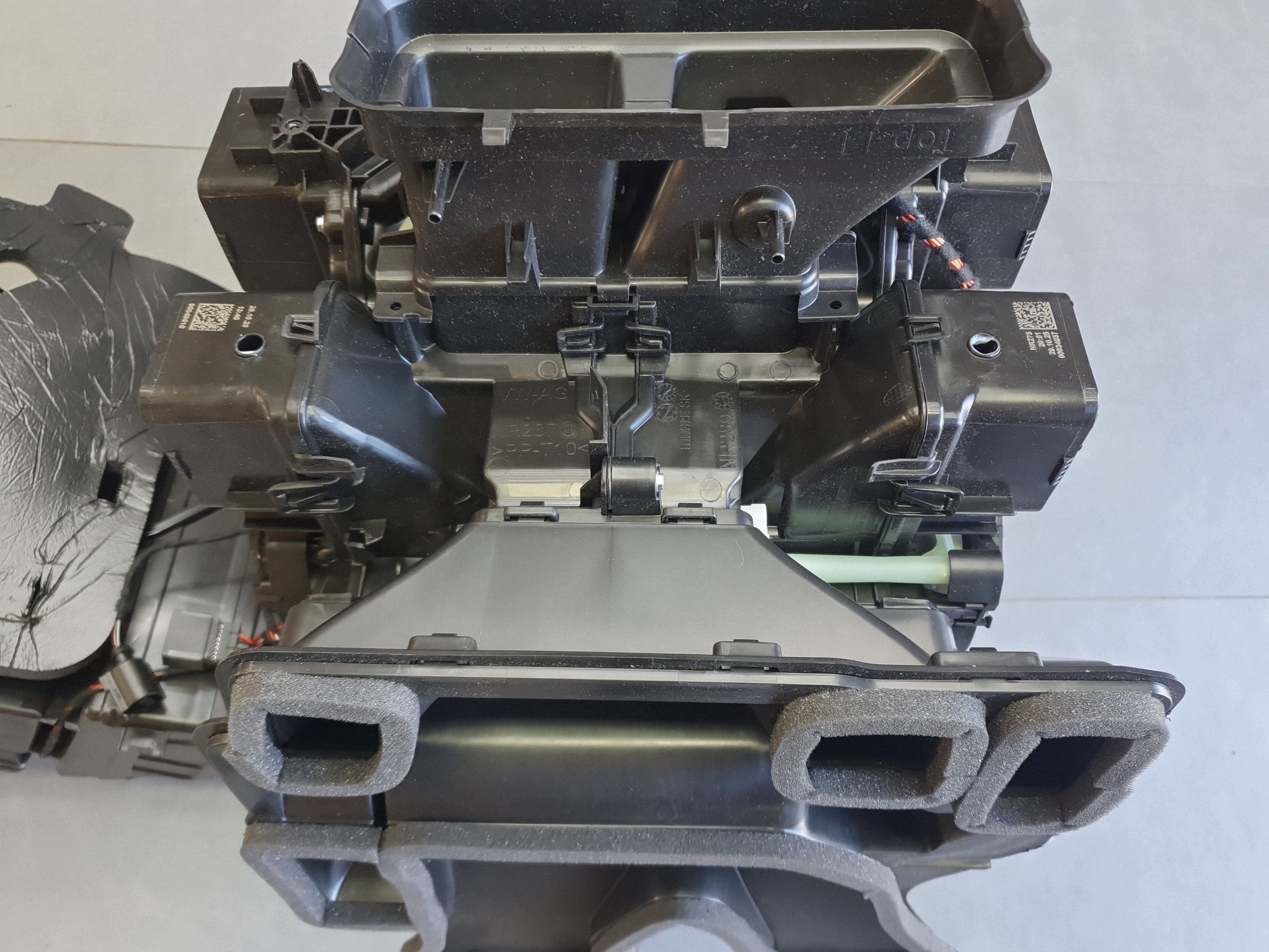 Audi Q6 e-tron poklopač kutija ventilacije 85B820005F