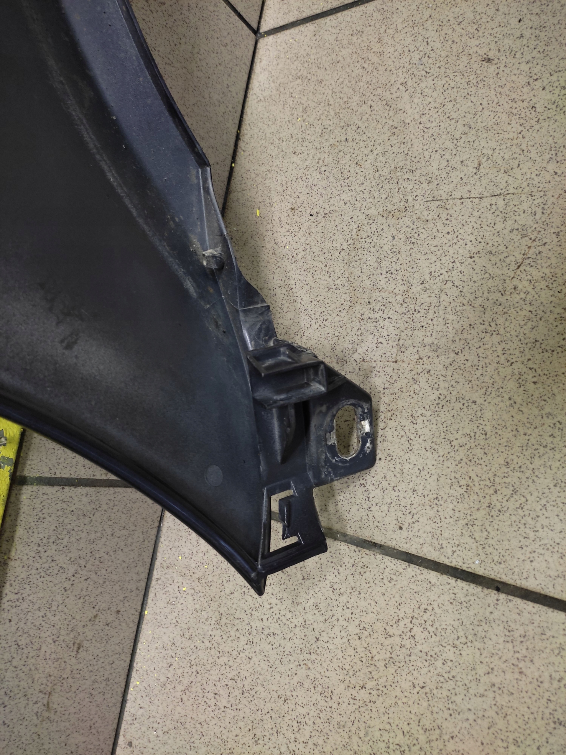 MERCEDES A-class fender right front paint 195