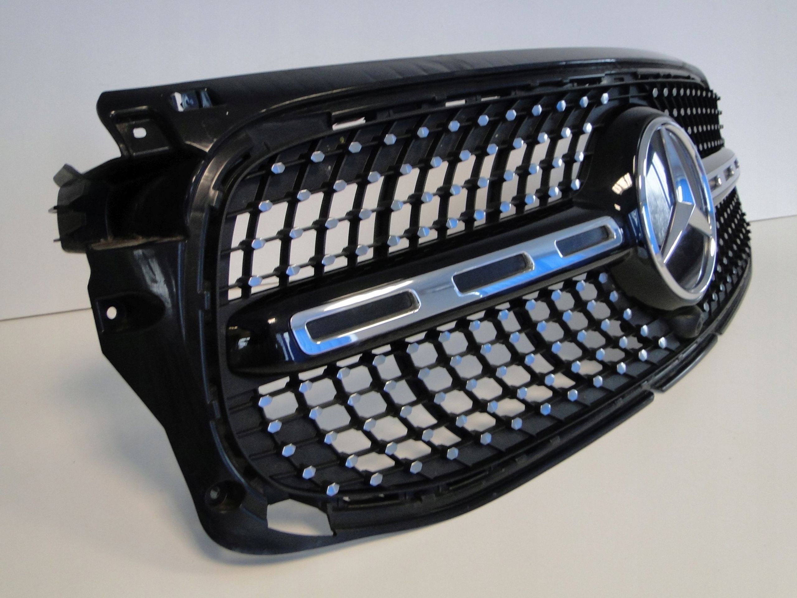 MERCEDES GLB X247 247 GRILL ATRAPA DIAMENT AMG ZAŚLEPKA KAMERY Strona zabudowy przód