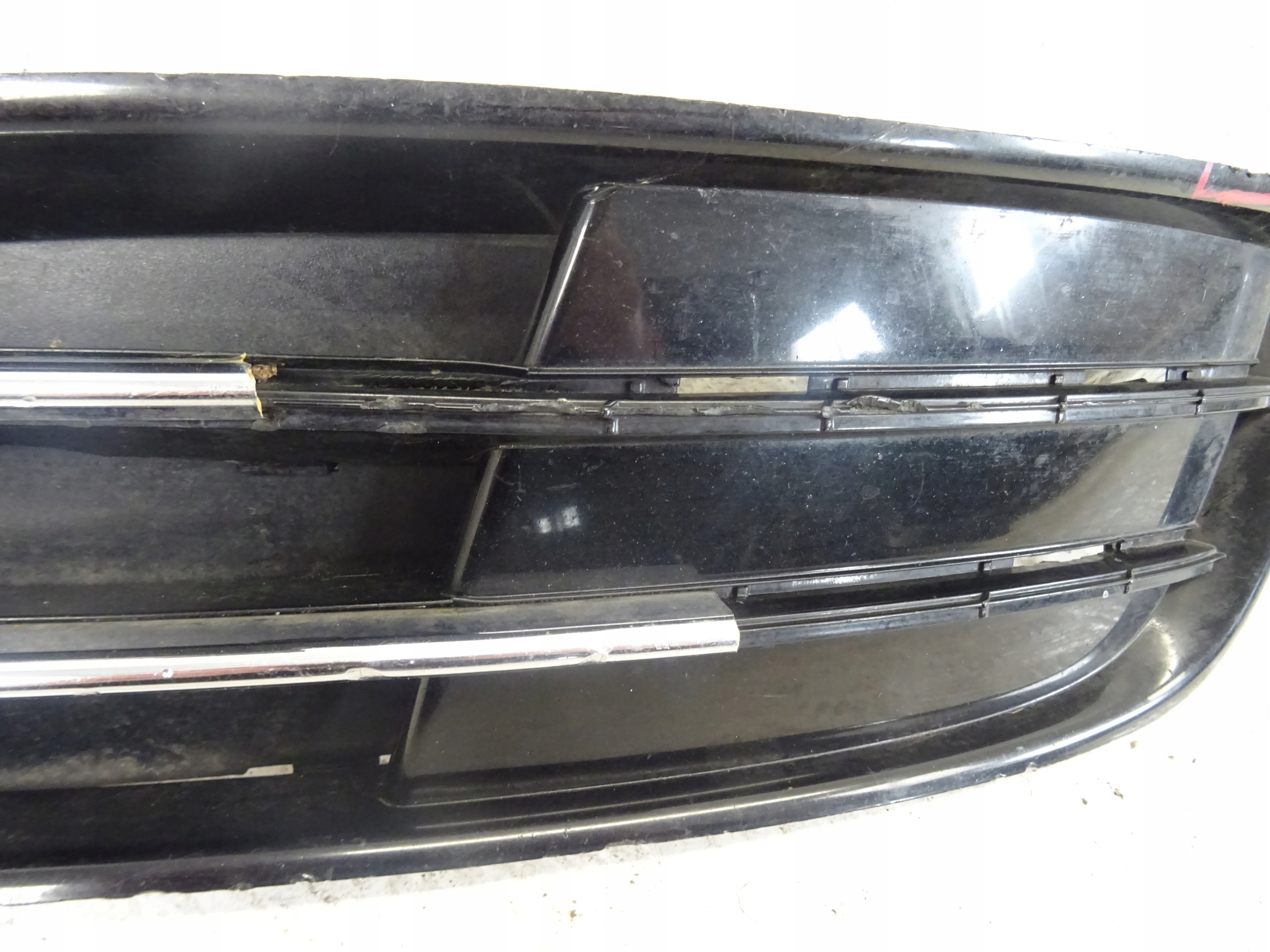 mřížka nárazníku levý předek AUDI A8 D4 4H0807679K