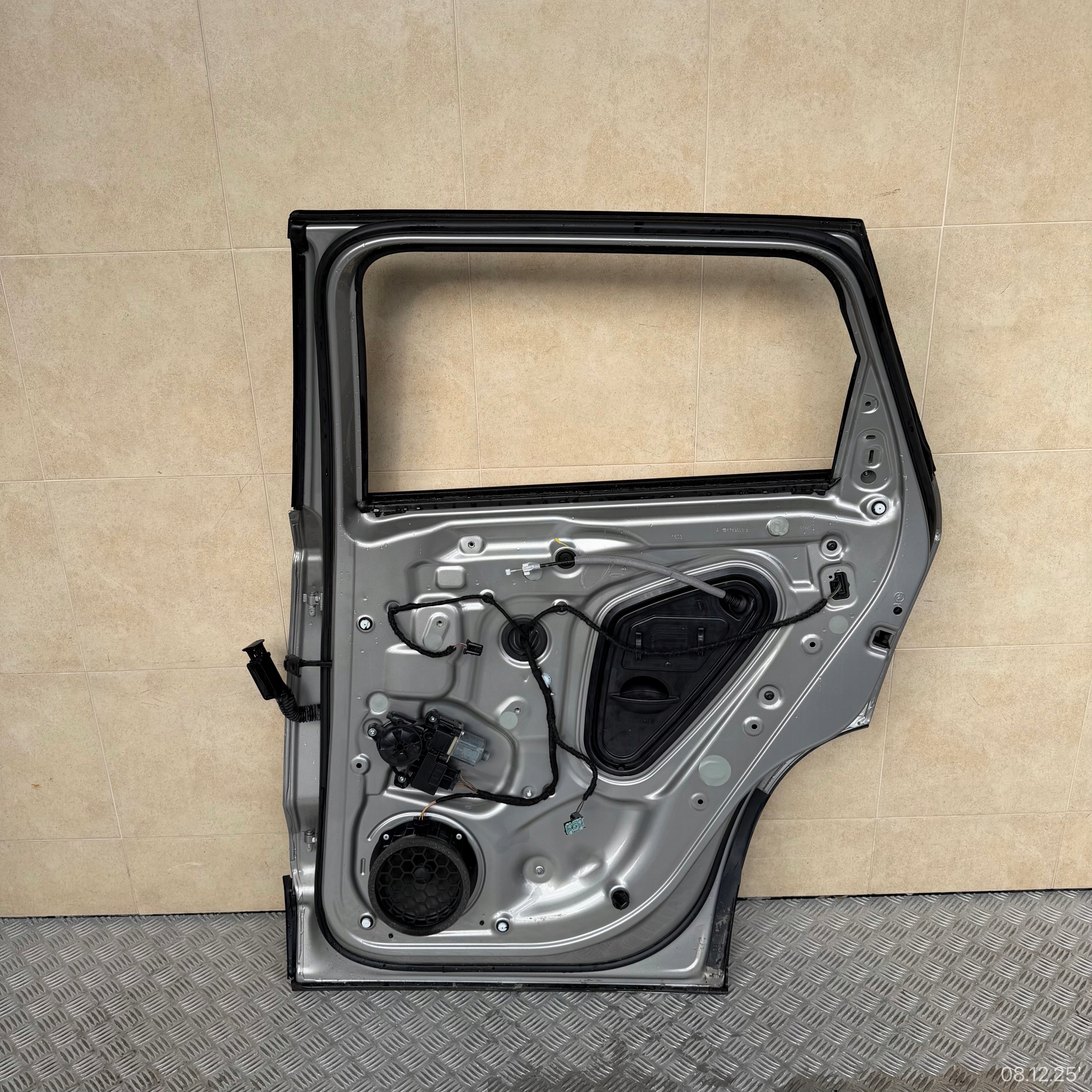 door complete rear. right SEAT ATECA 2018 ROK does not have windows