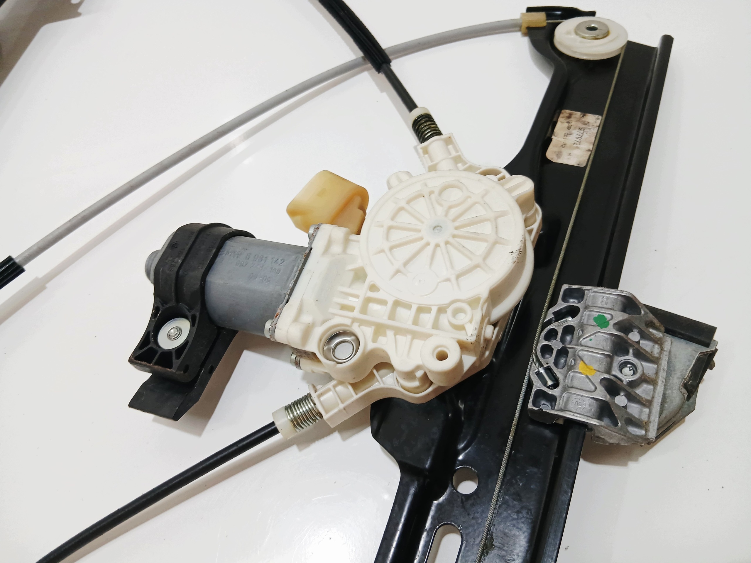 window regulator right front BMW E60 E61 LIFT 7184742