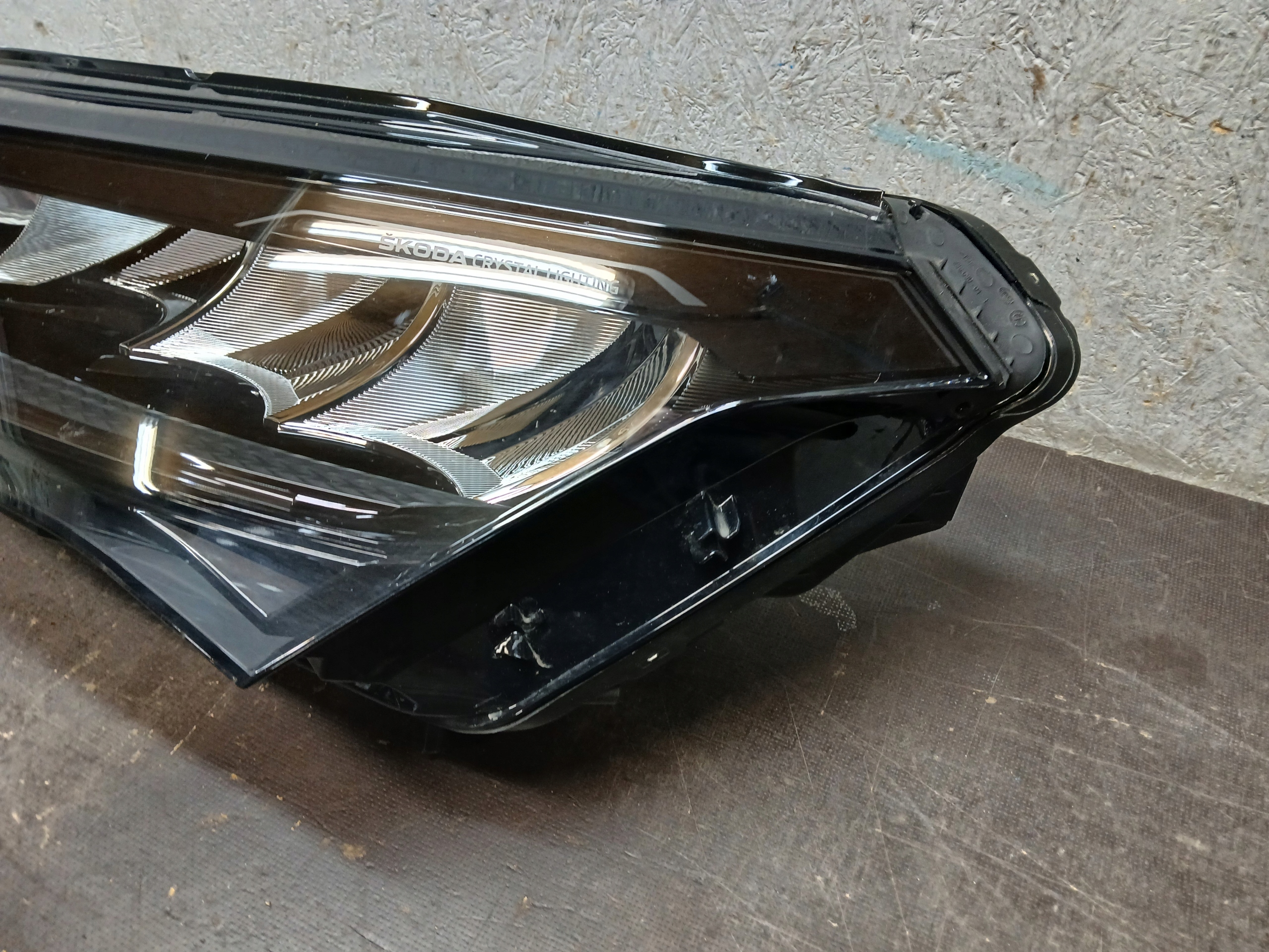 light front left SKODA ENYAQ FULL LED 5LB941015F