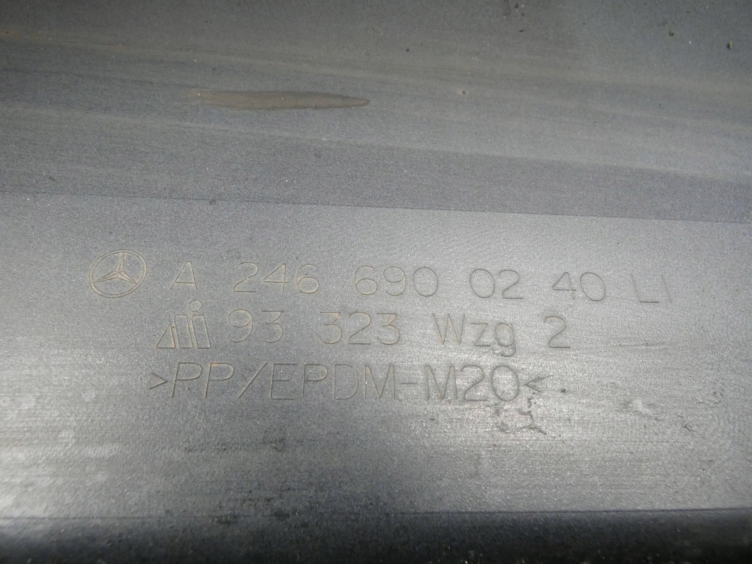 MERCEDES A KLASA W176 moulding threshold cap left