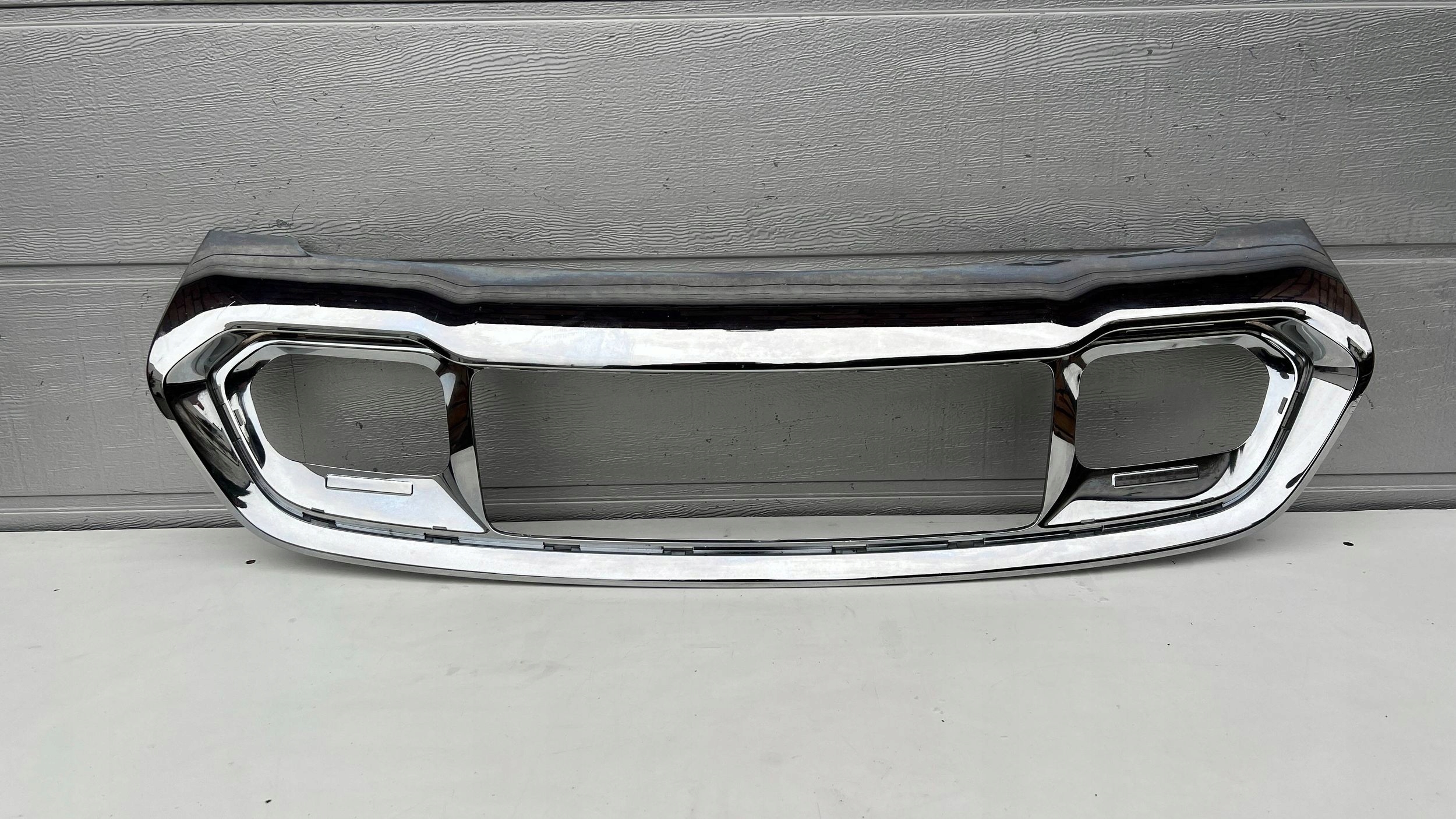 Jeep Cherokee J Kühlergrill FRONTGRILL Kühlergitter 5YL32TRMAA - Thumbnail 1
